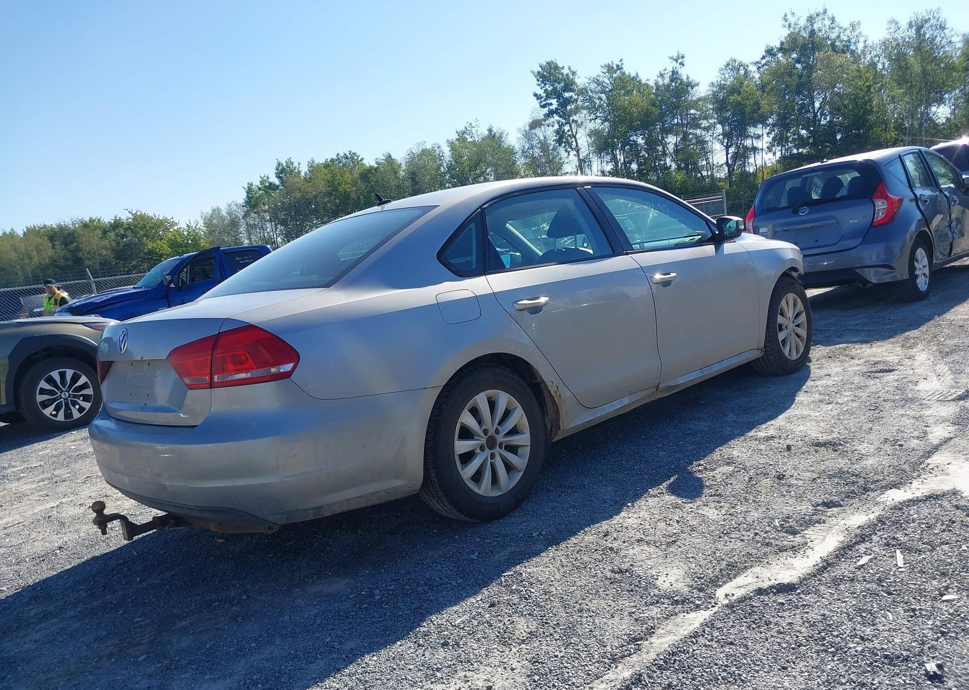 2013 VOLKSWAGEN PASSAT S