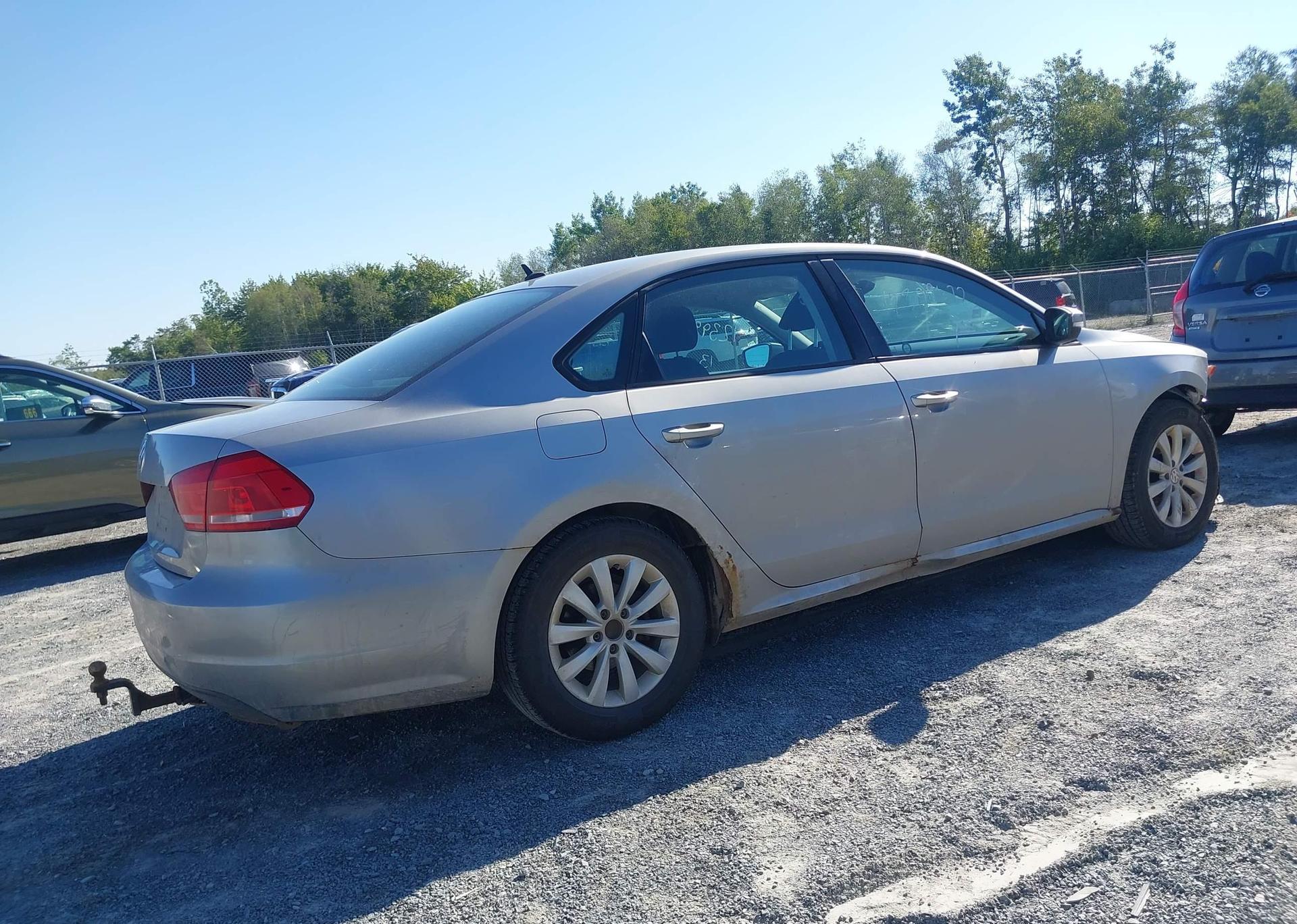 2013 VOLKSWAGEN PASSAT S