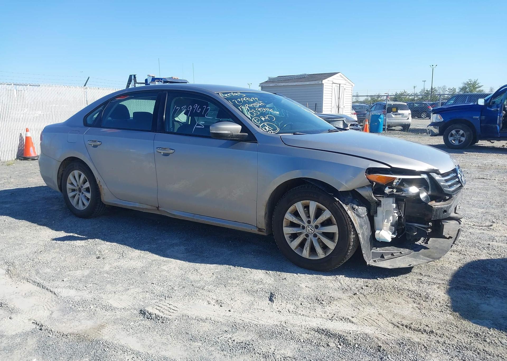 2013 VOLKSWAGEN PASSAT S