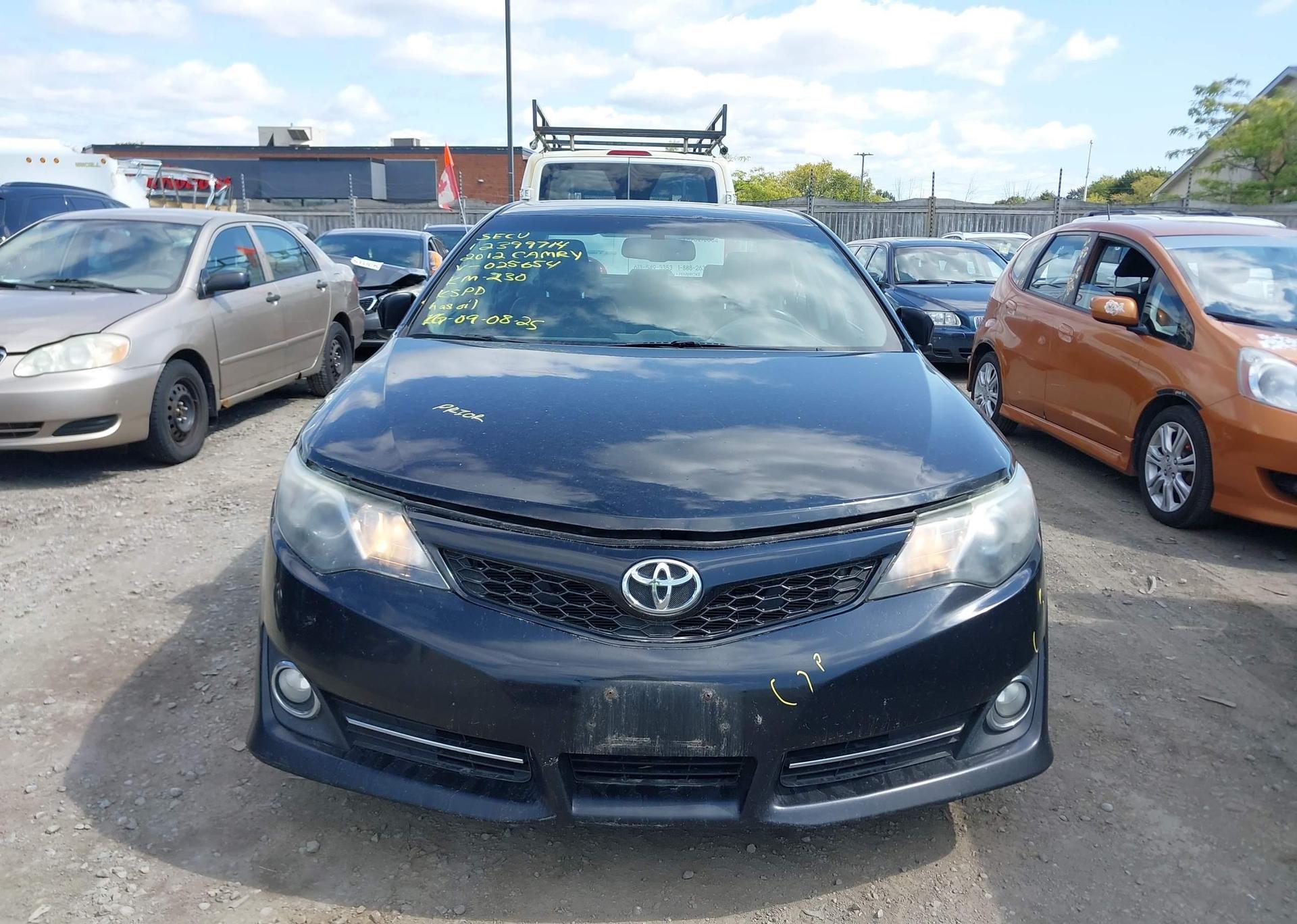 2012 TOYOTA CAMRY SE