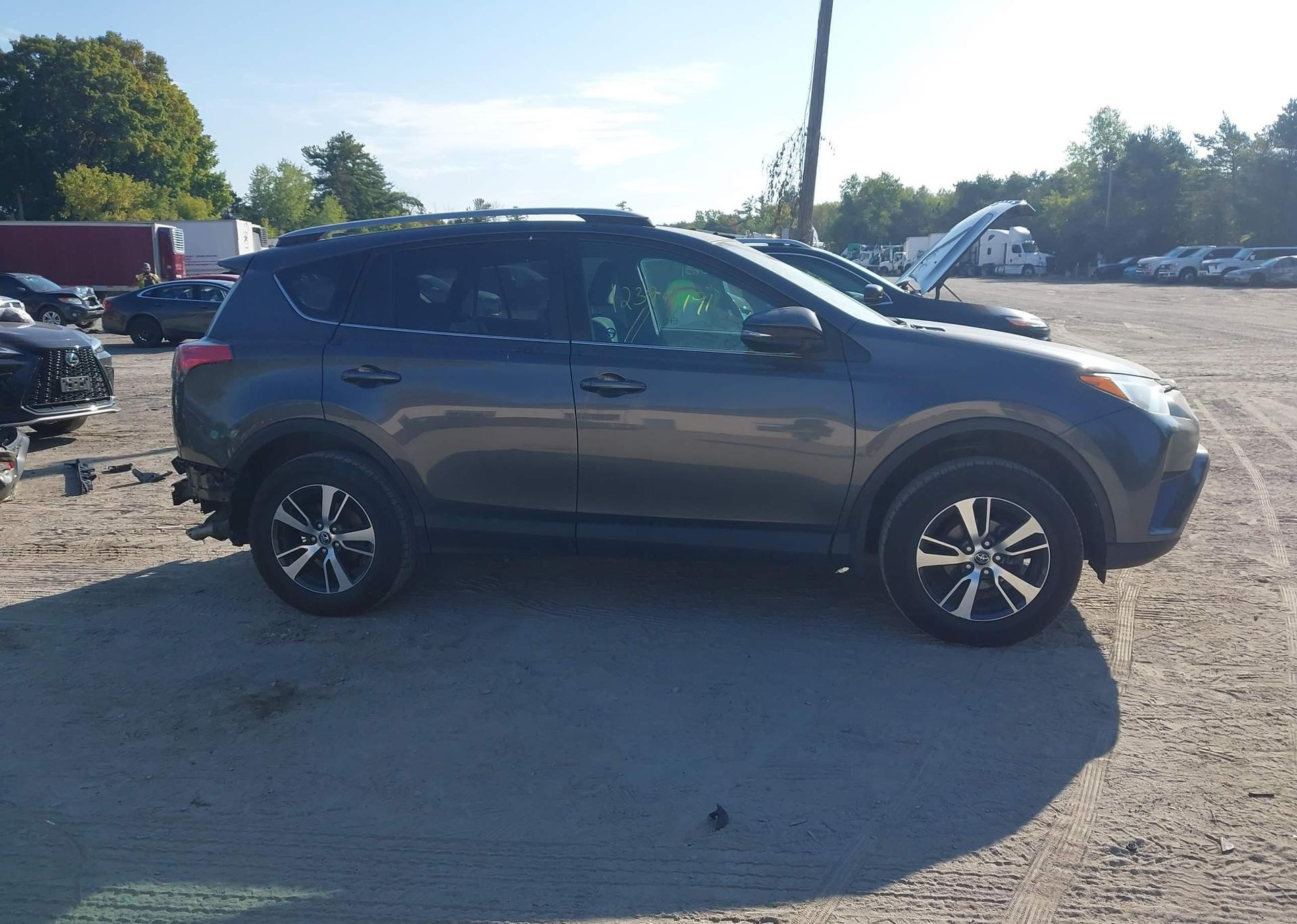 2018 TOYOTA RAV4 LE