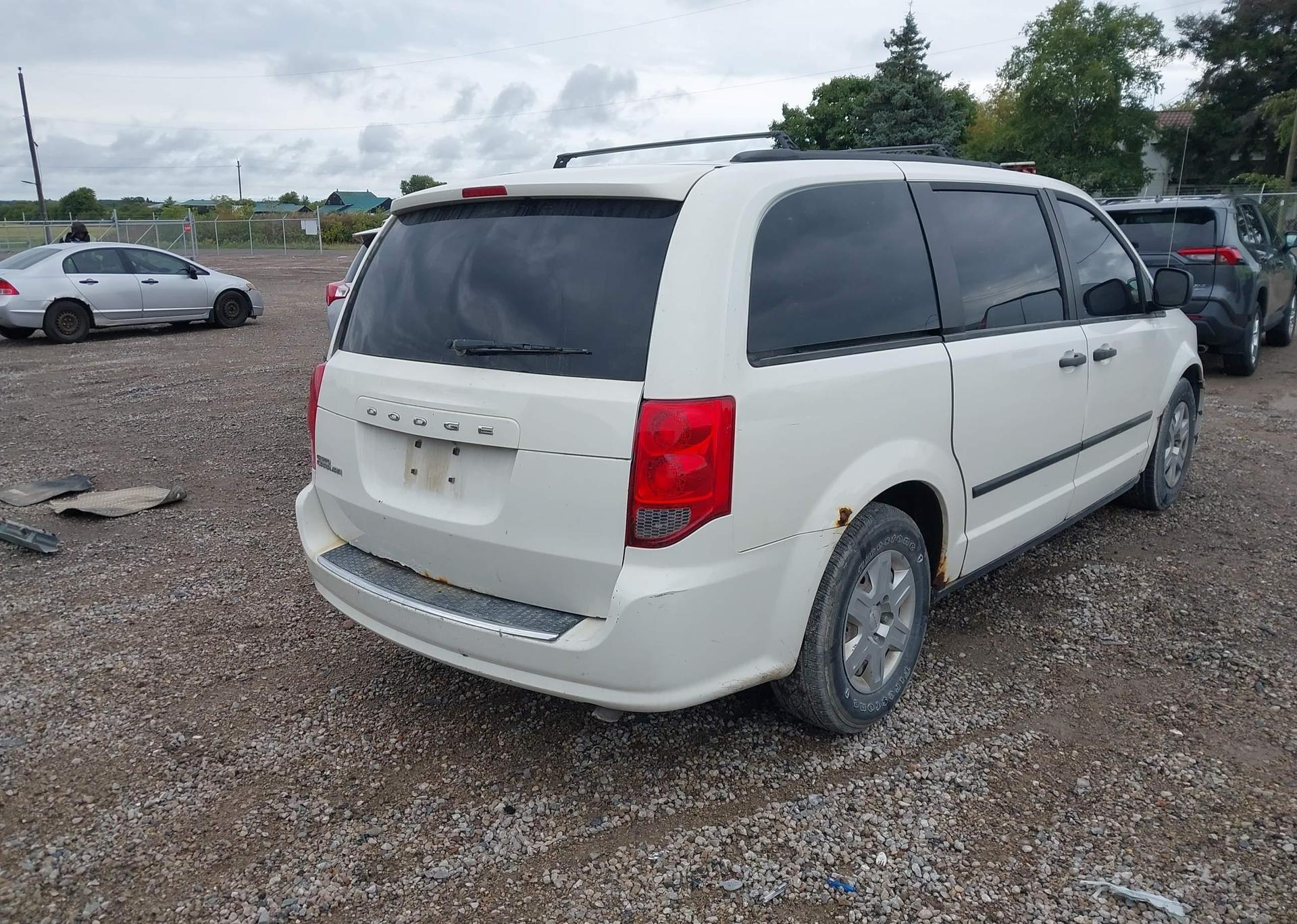 2013 DODGE GRAND CARAVAN SE