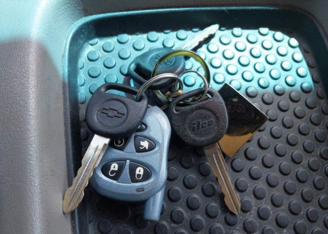 2005 CHEVROLET AVALANCHE 1500 LS