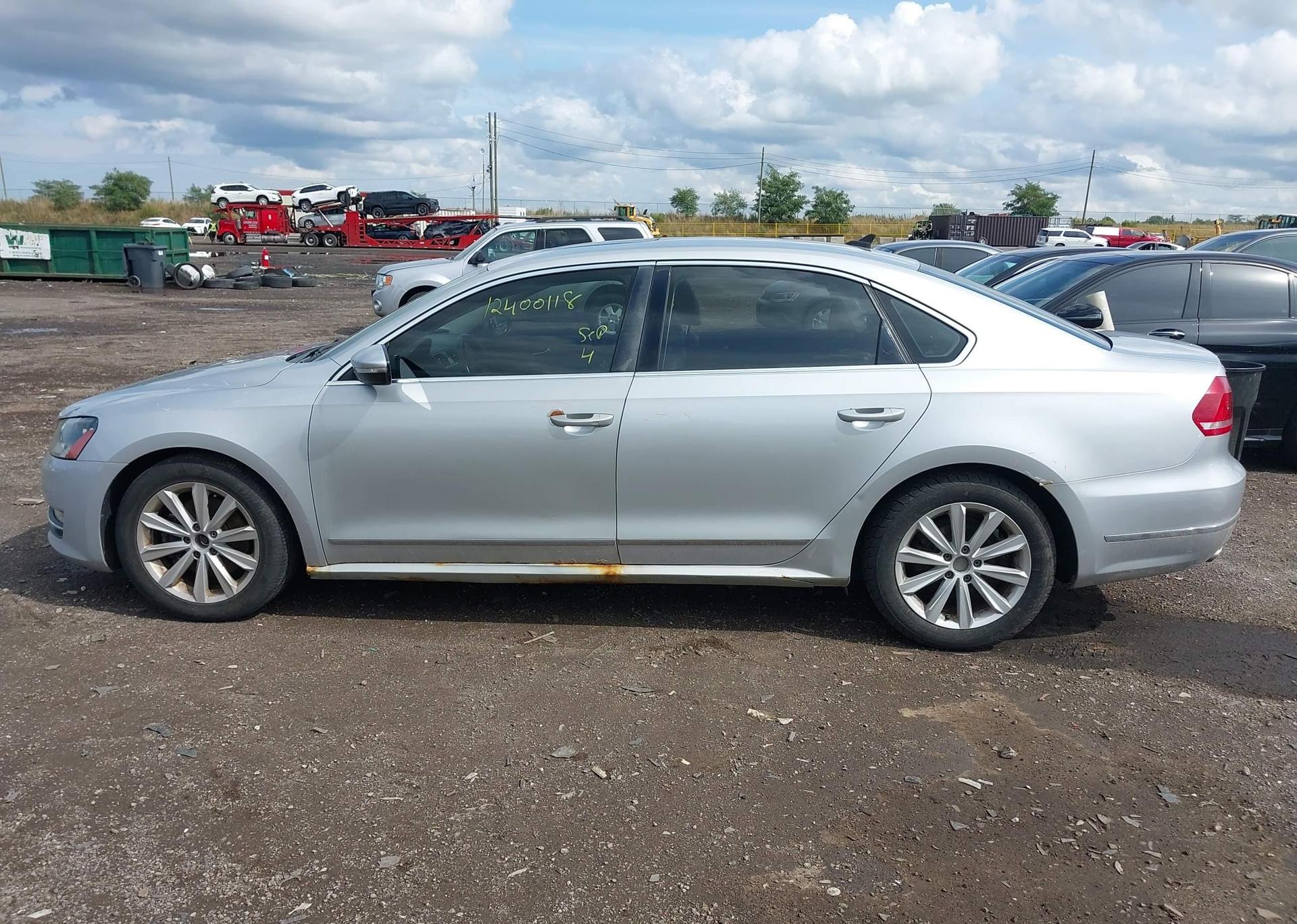 2012 VOLKSWAGEN PASSAT