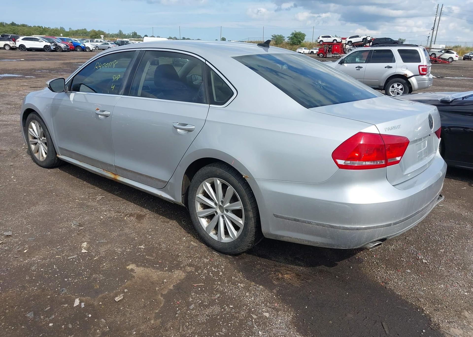 2012 VOLKSWAGEN PASSAT