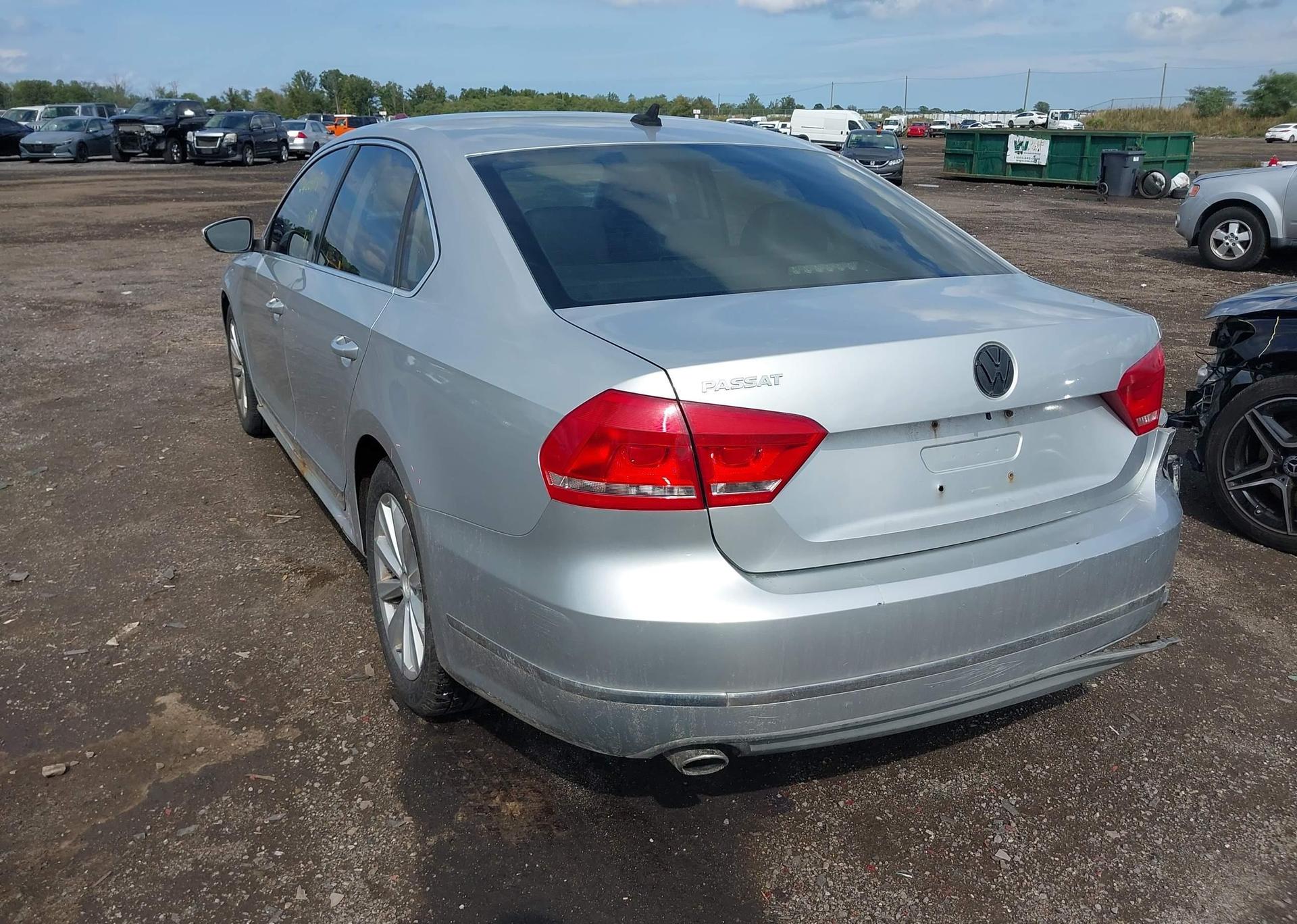 2012 VOLKSWAGEN PASSAT
