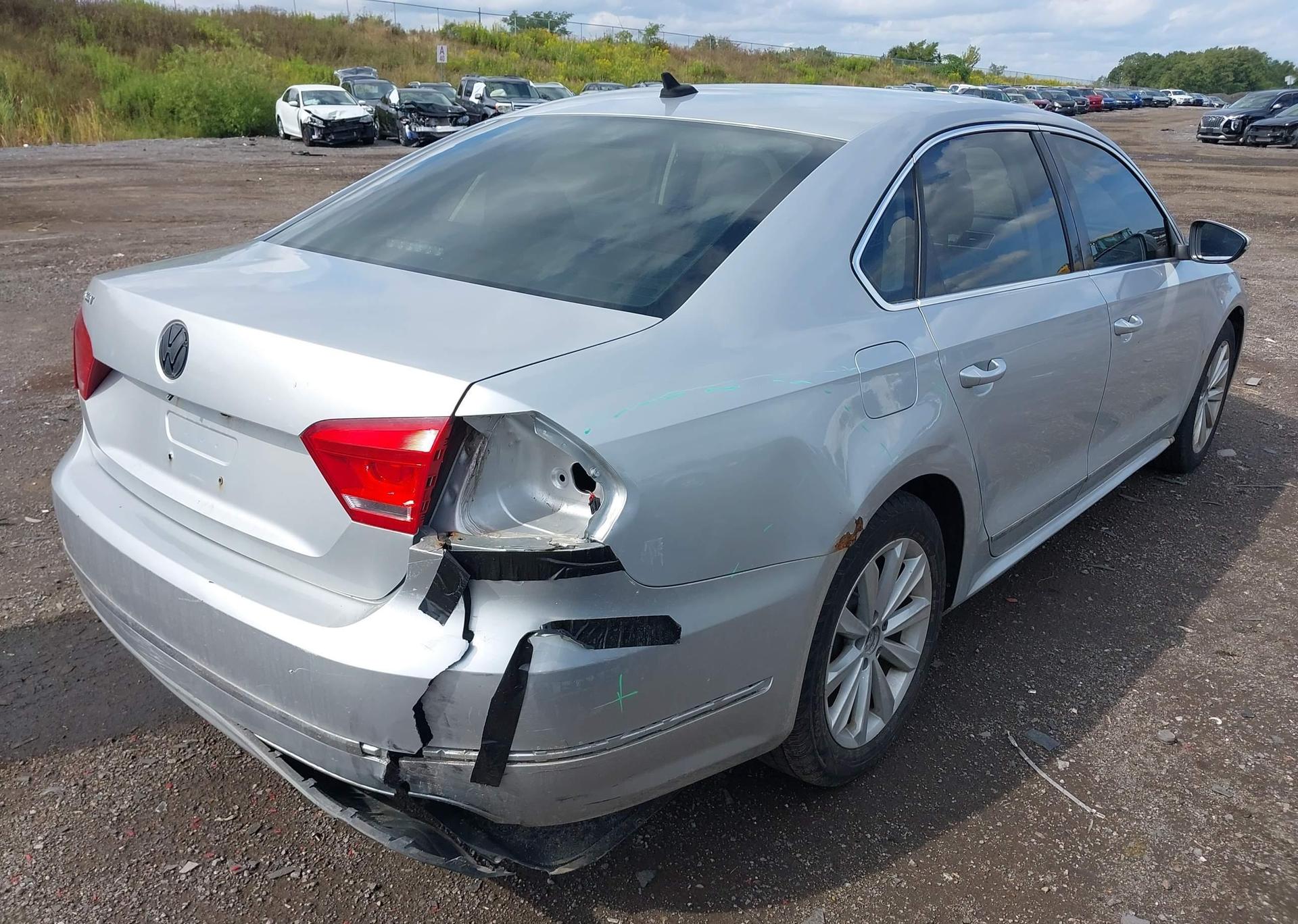 2012 VOLKSWAGEN PASSAT