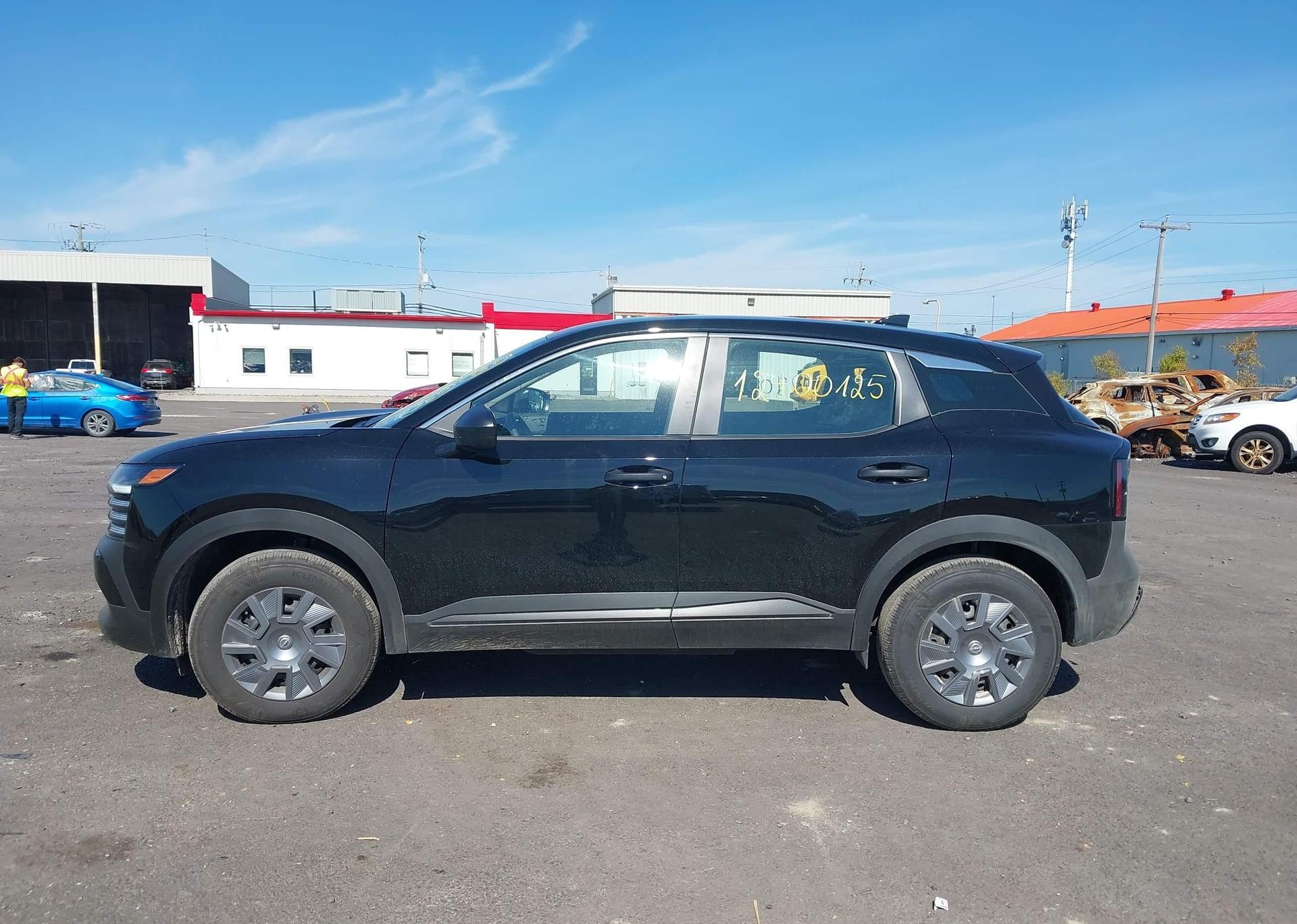 2025 NISSAN KICKS S