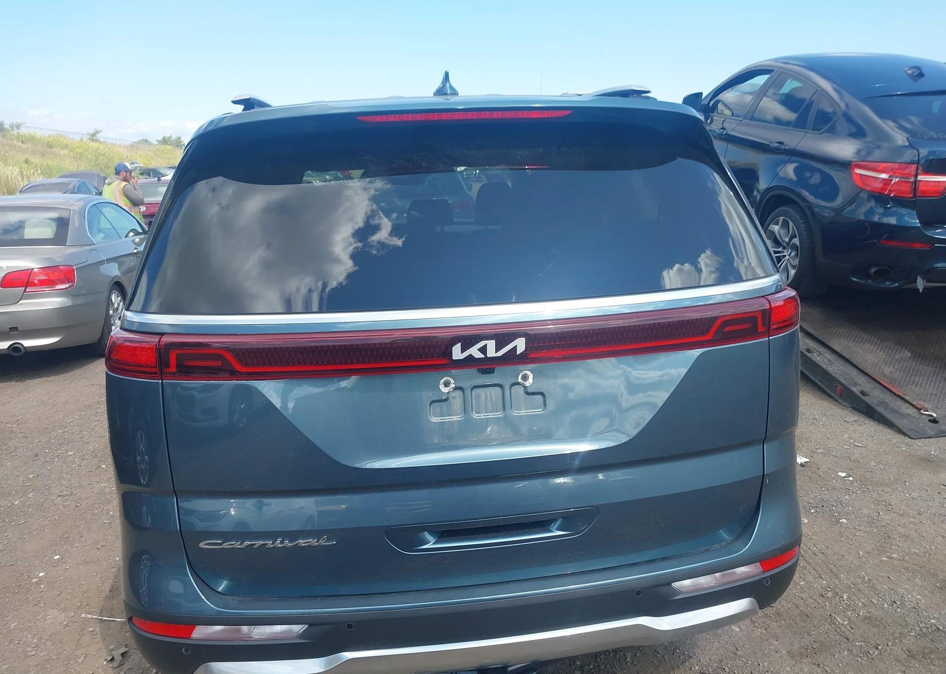 2022 KIA CARNIVAL EX