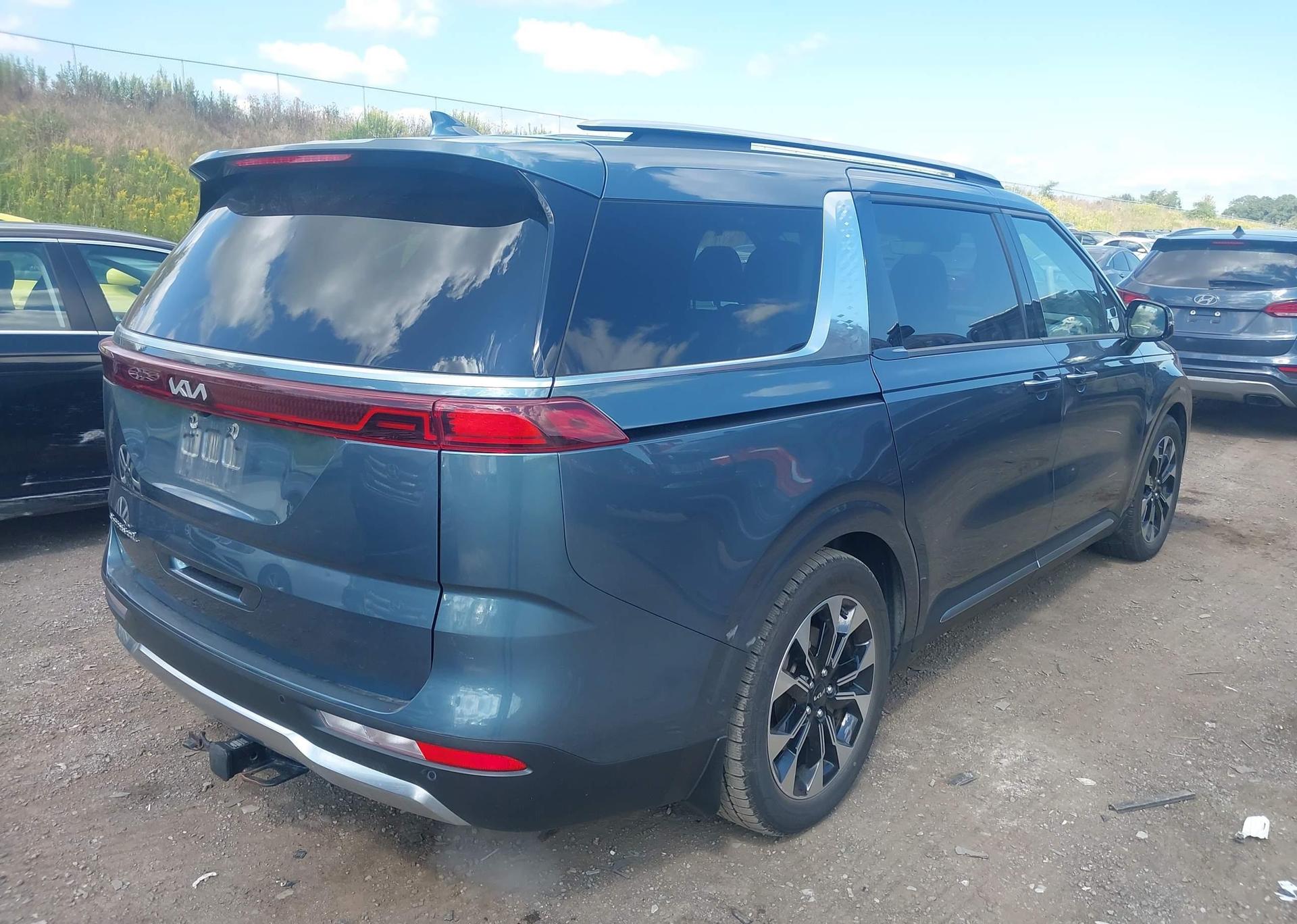 2022 KIA CARNIVAL EX