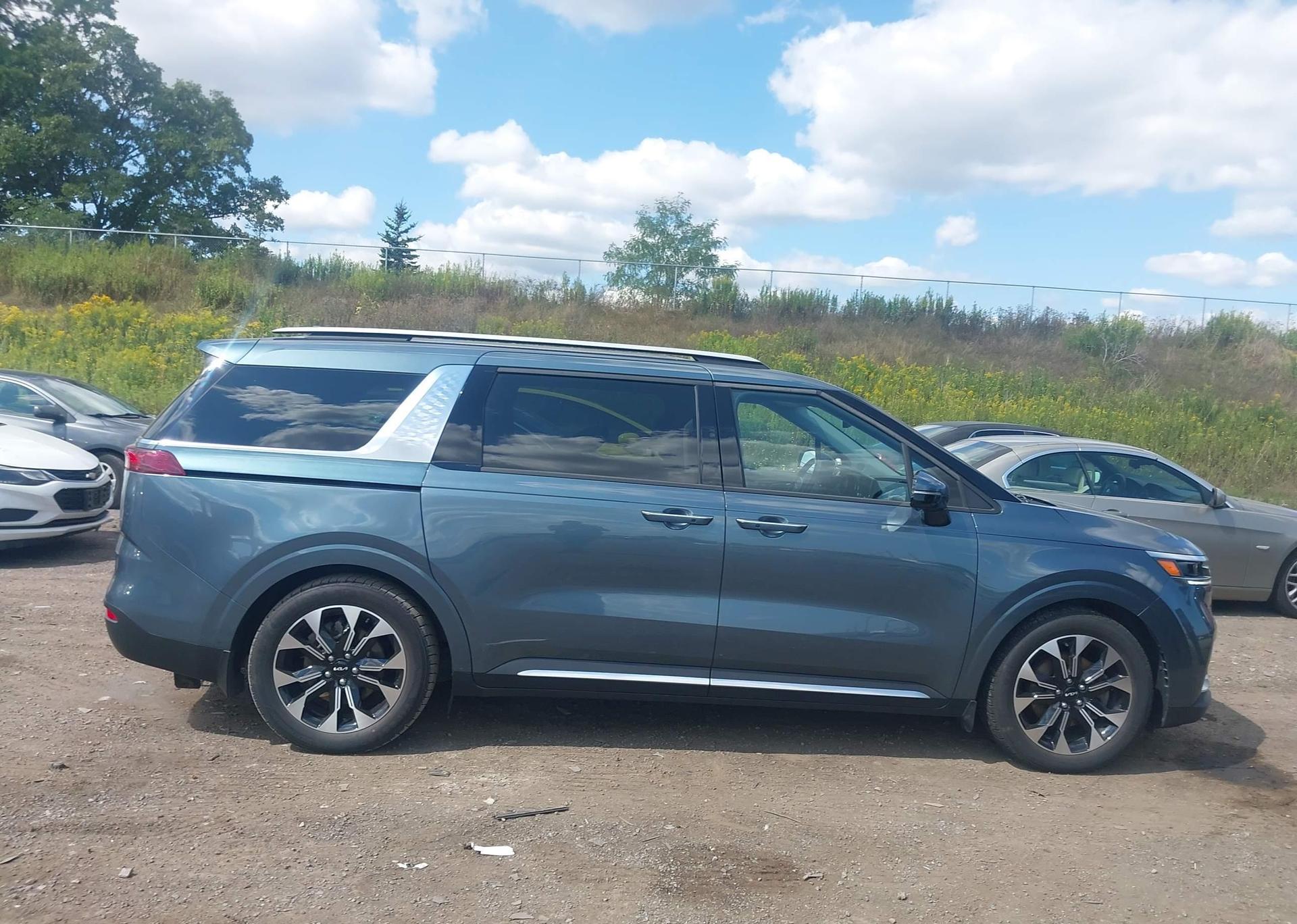 2022 KIA CARNIVAL EX