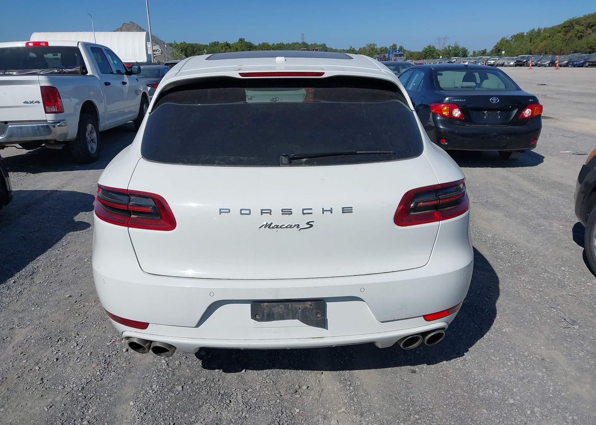 2016 PORSCHE MACAN