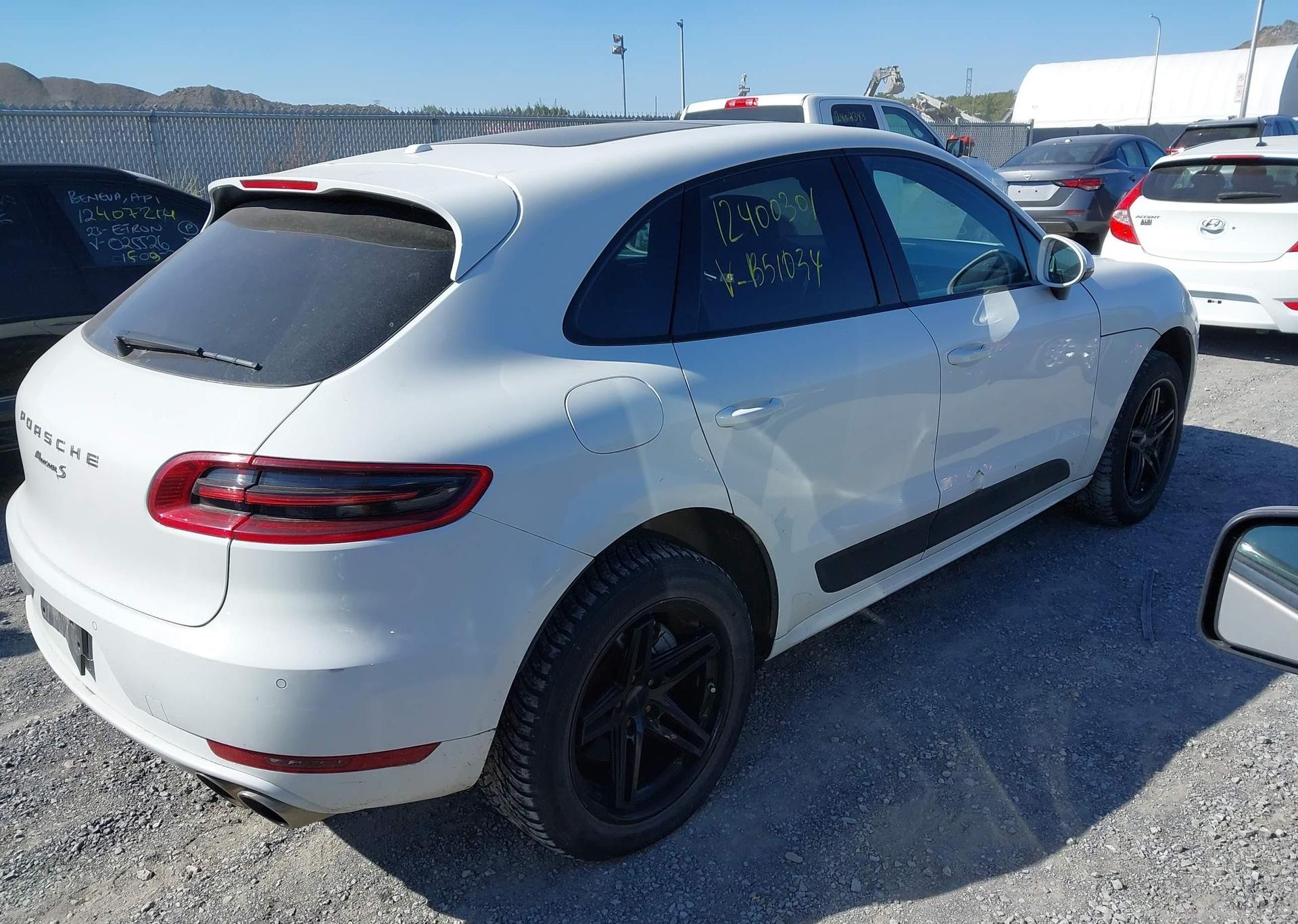2016 PORSCHE MACAN