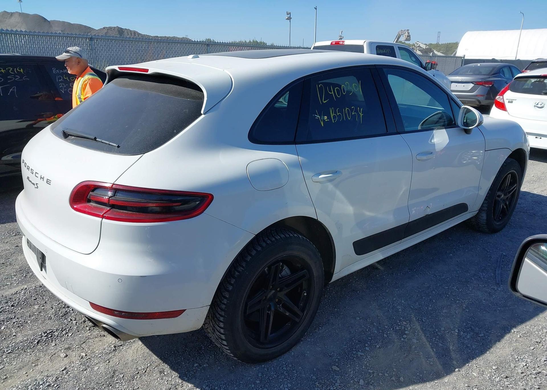 2016 PORSCHE MACAN