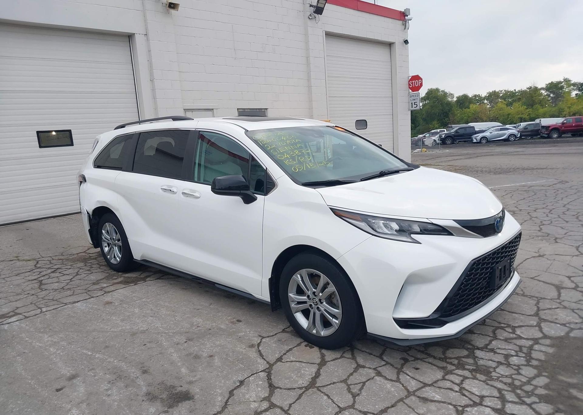 2022 TOYOTA SIENNA XSE