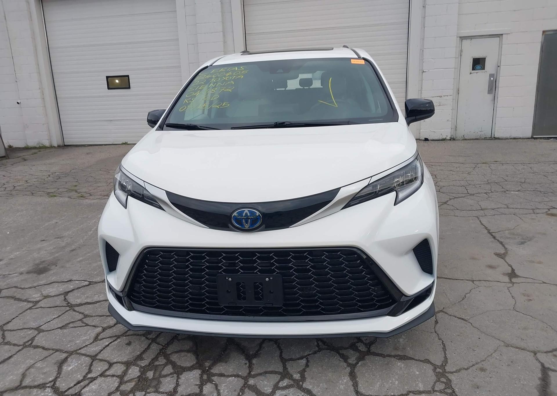 2022 TOYOTA SIENNA XSE