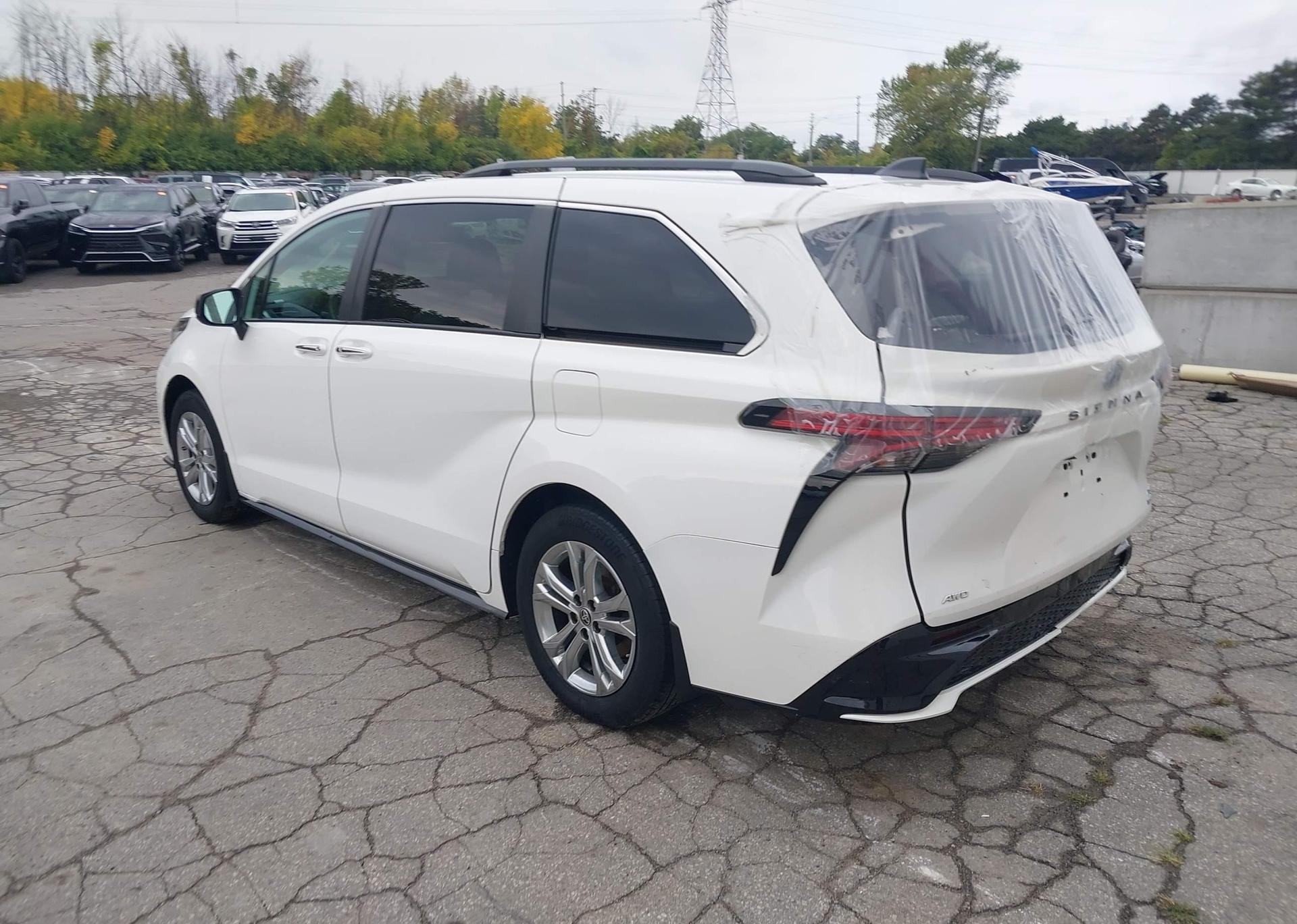 2022 TOYOTA SIENNA XSE