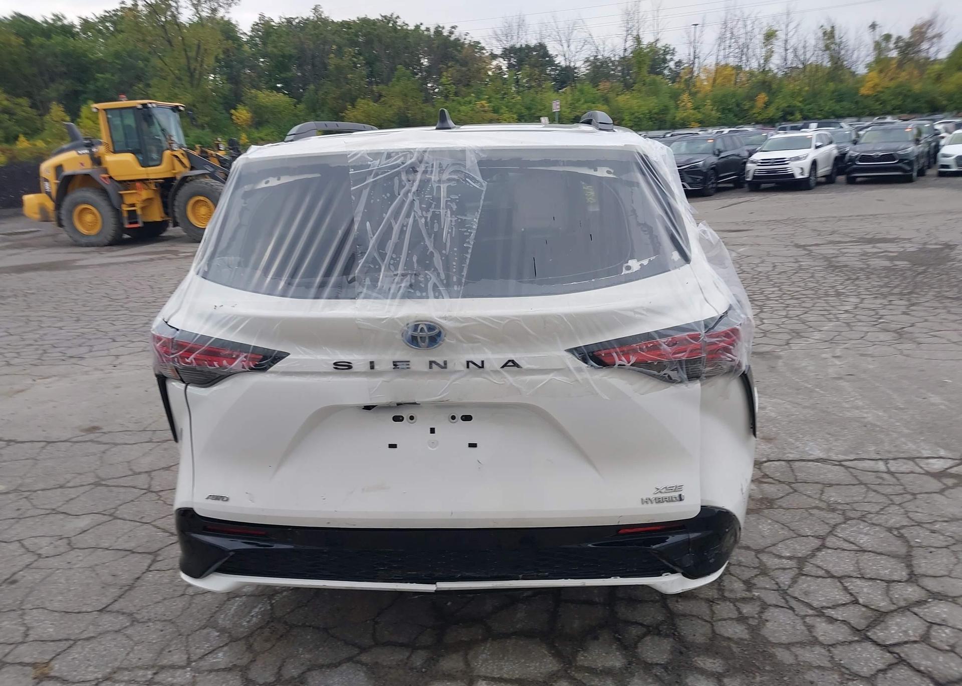 2022 TOYOTA SIENNA XSE