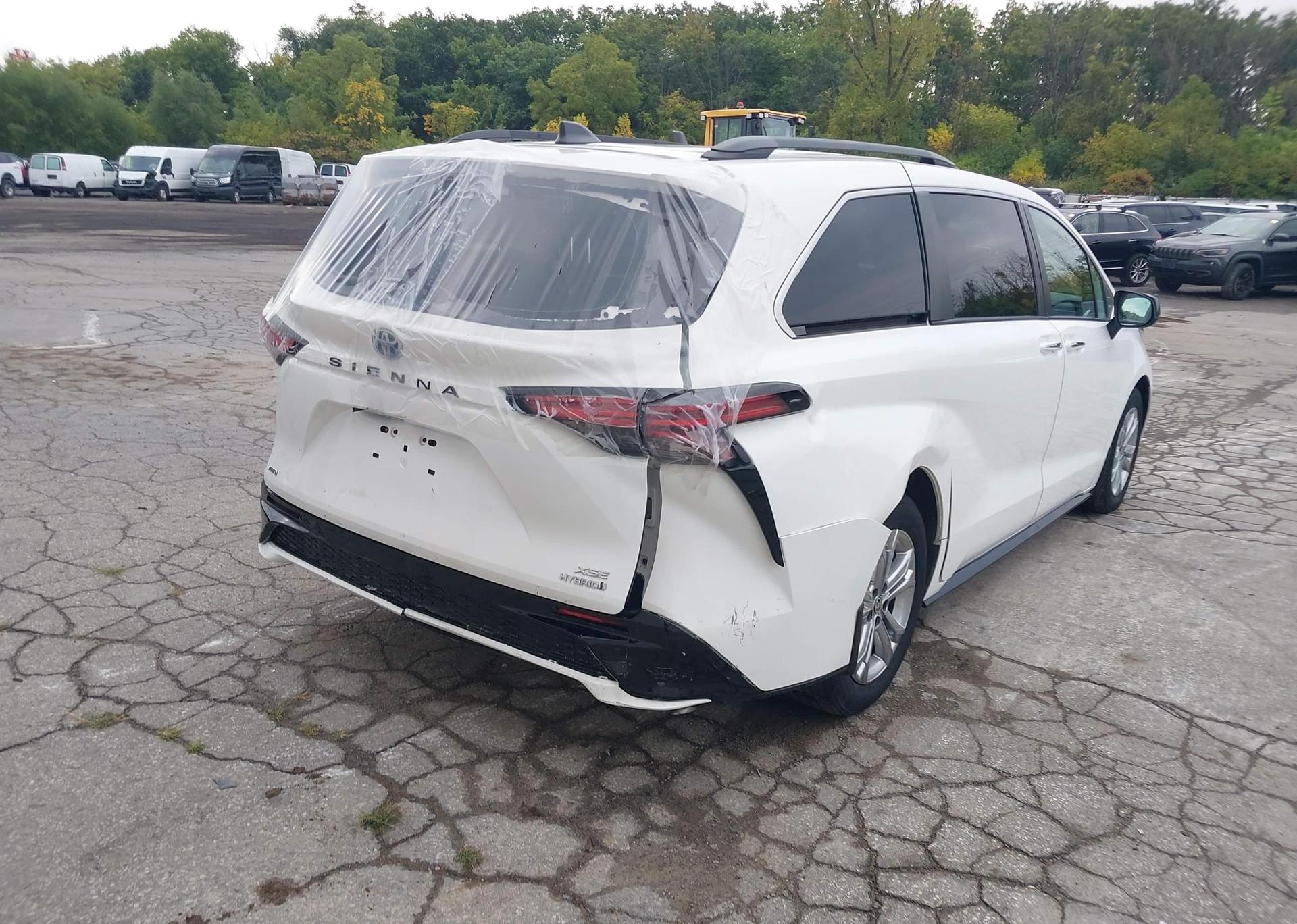 2022 TOYOTA SIENNA XSE