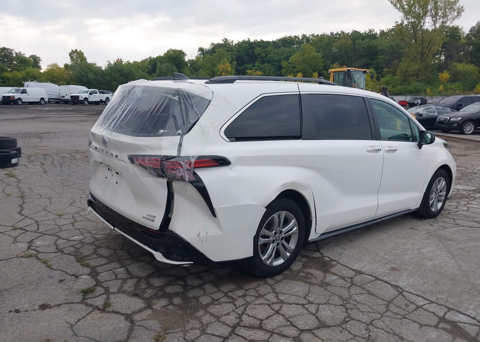 2022 TOYOTA SIENNA XSE