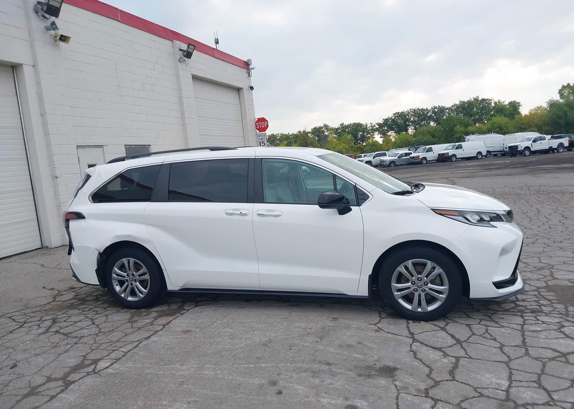 2022 TOYOTA SIENNA XSE