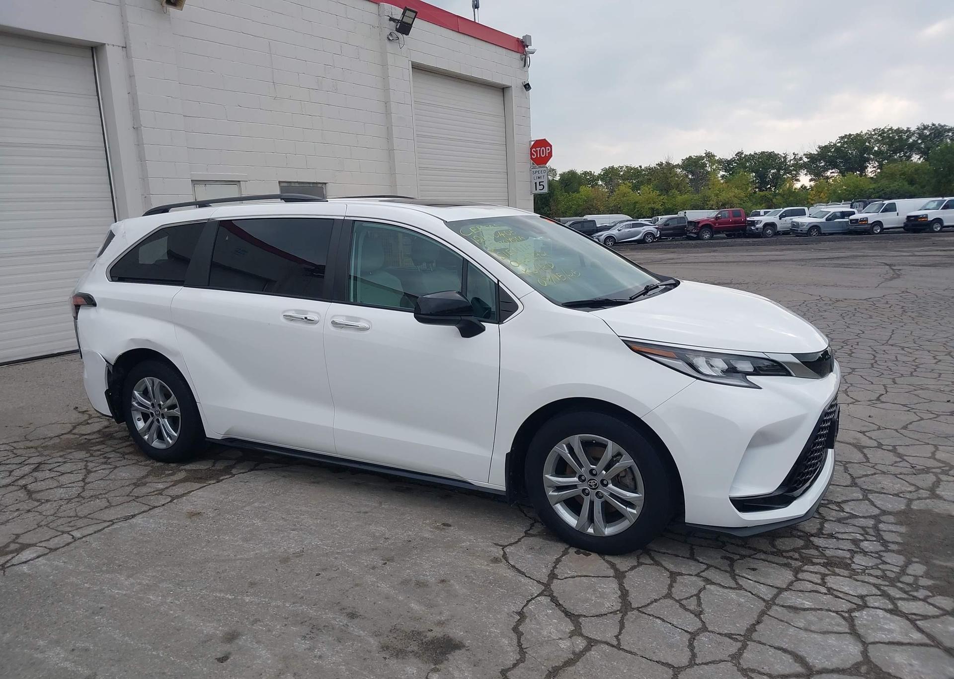 2022 TOYOTA SIENNA XSE