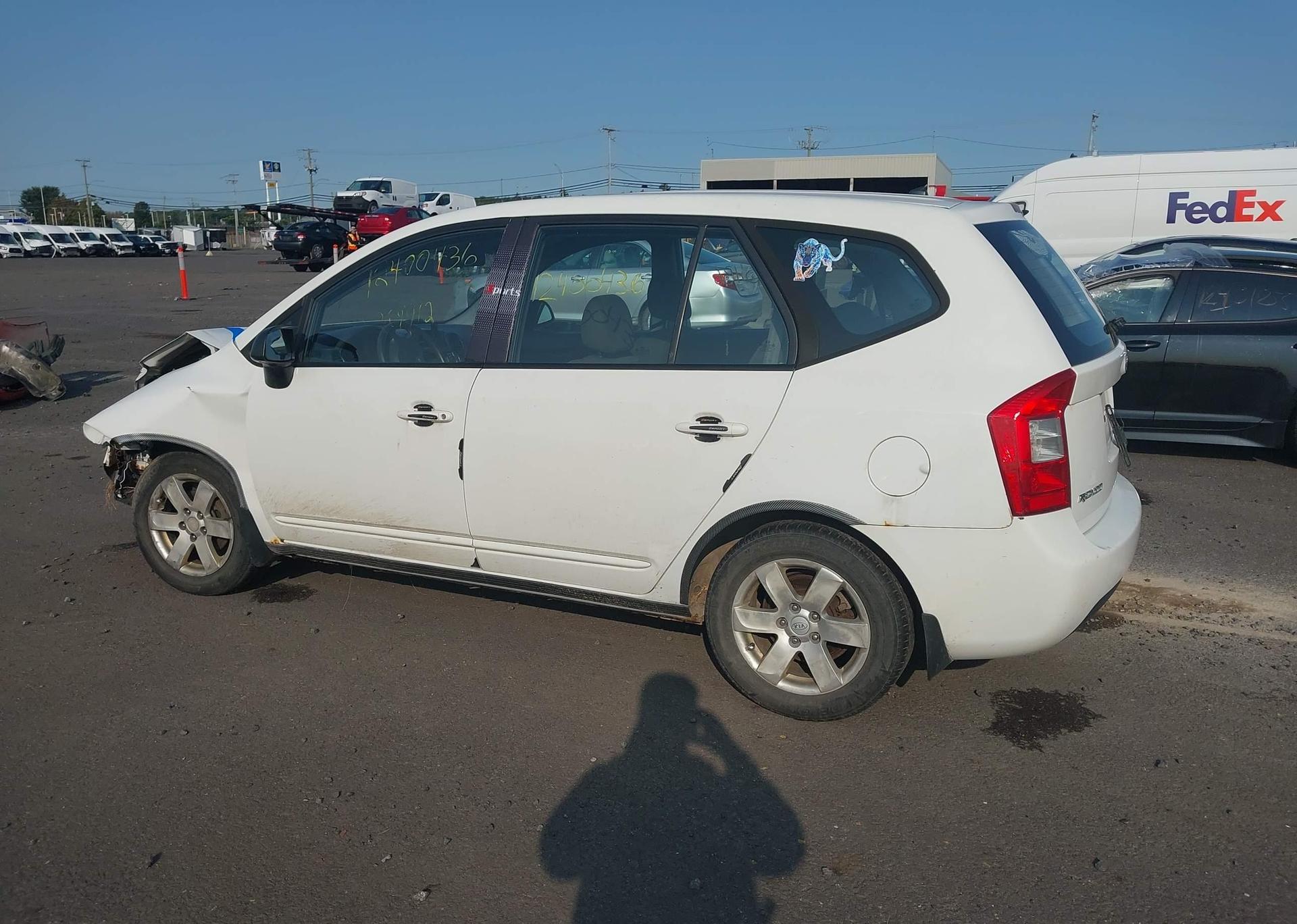 2009 KIA RONDO