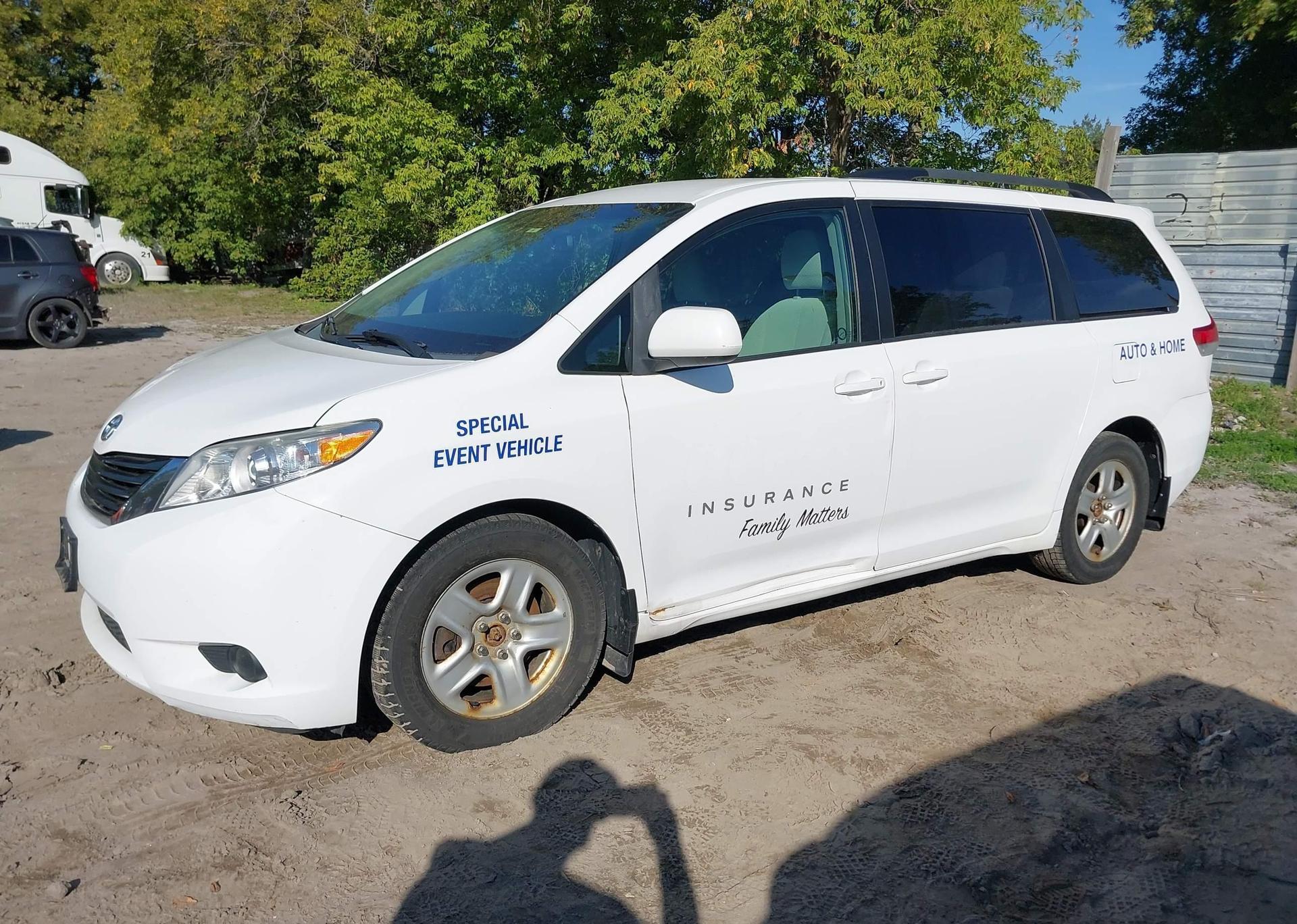 2012 TOYOTA SIENNA LE