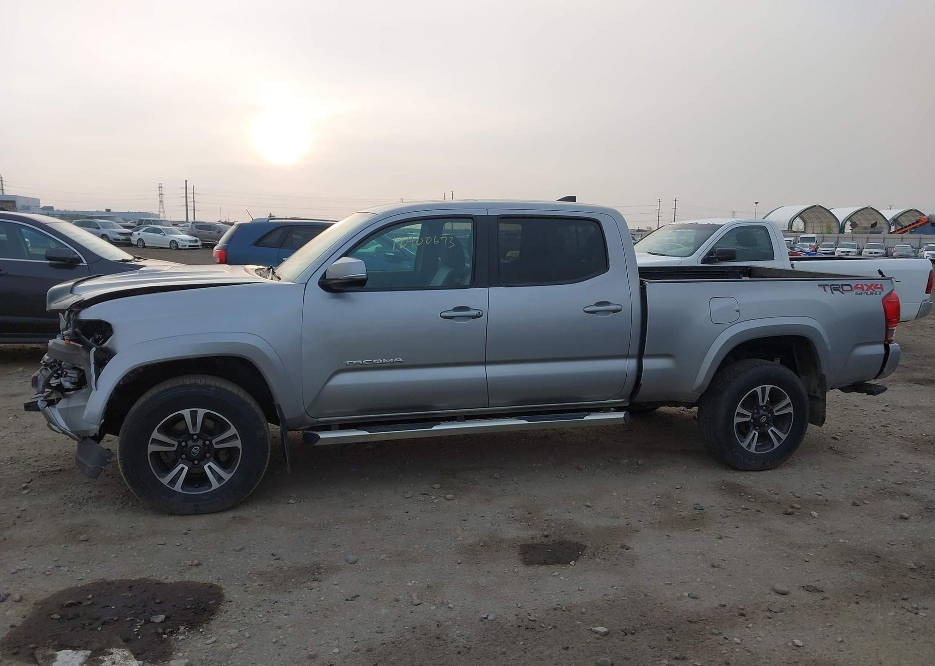 2016 TOYOTA TACOMA SR5