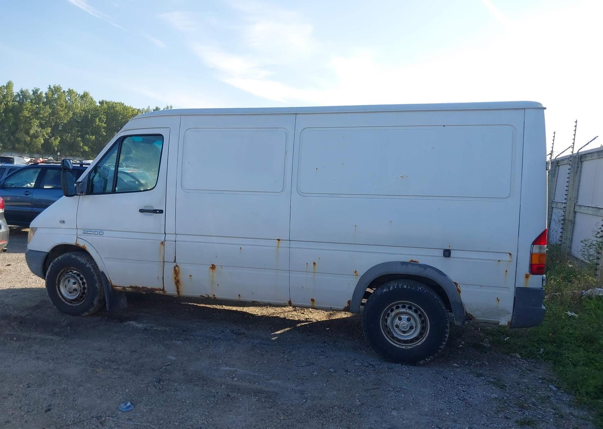 2005 DODGE SPRINTER VAN 2500
