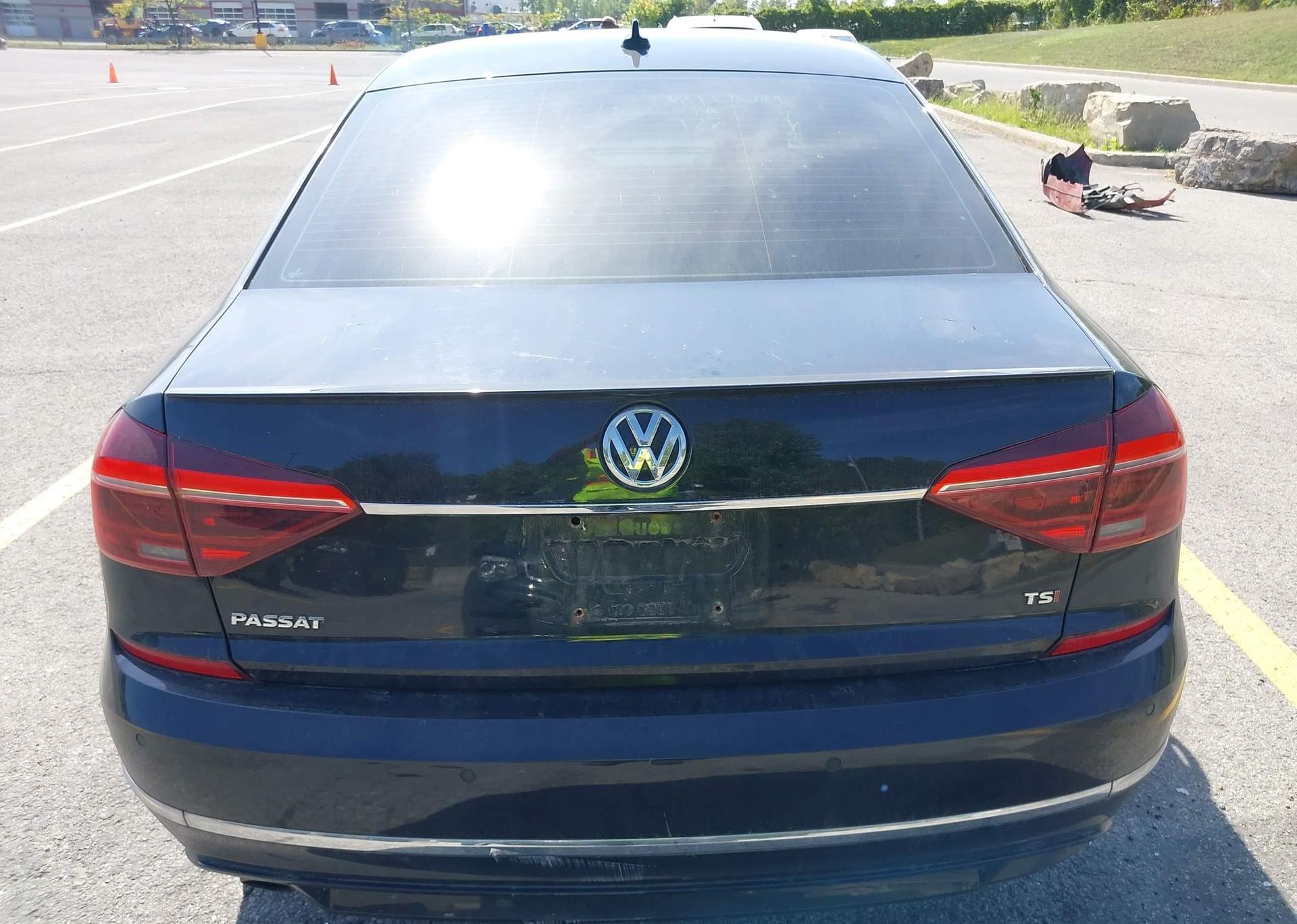 2017 VOLKSWAGEN PASSAT
