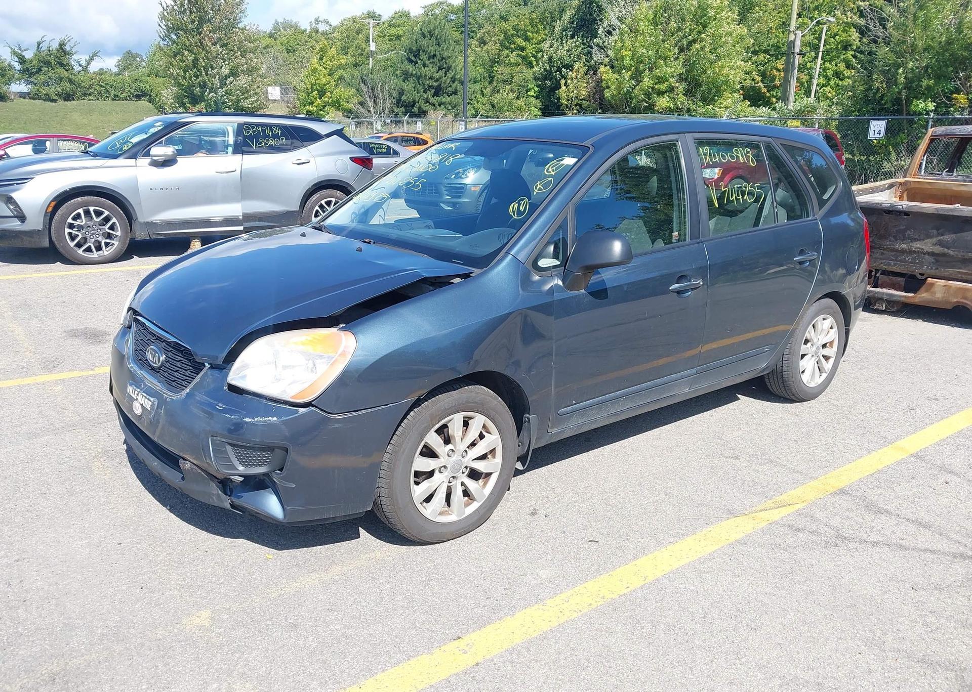 2011 KIA RONDO