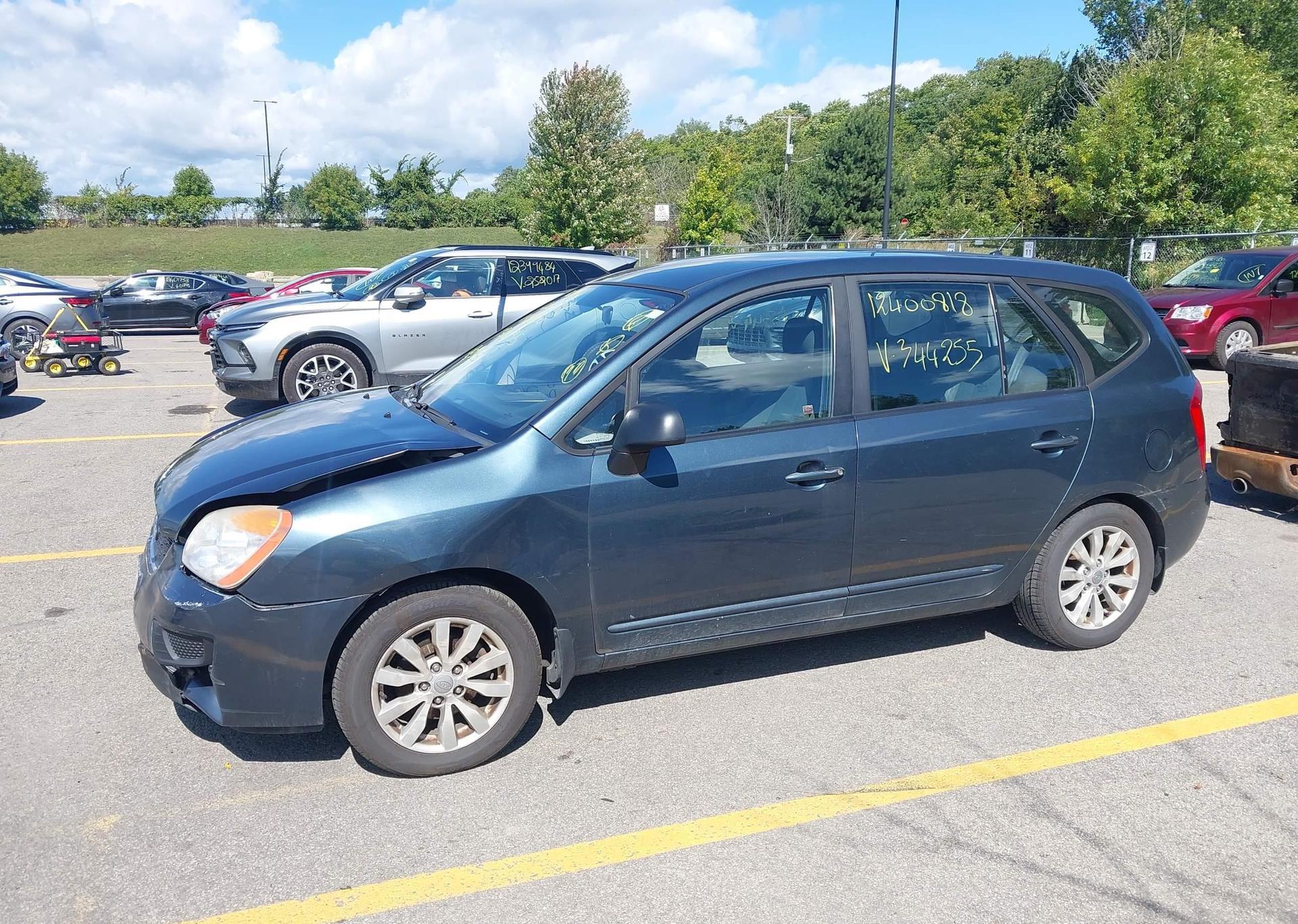 2011 KIA RONDO