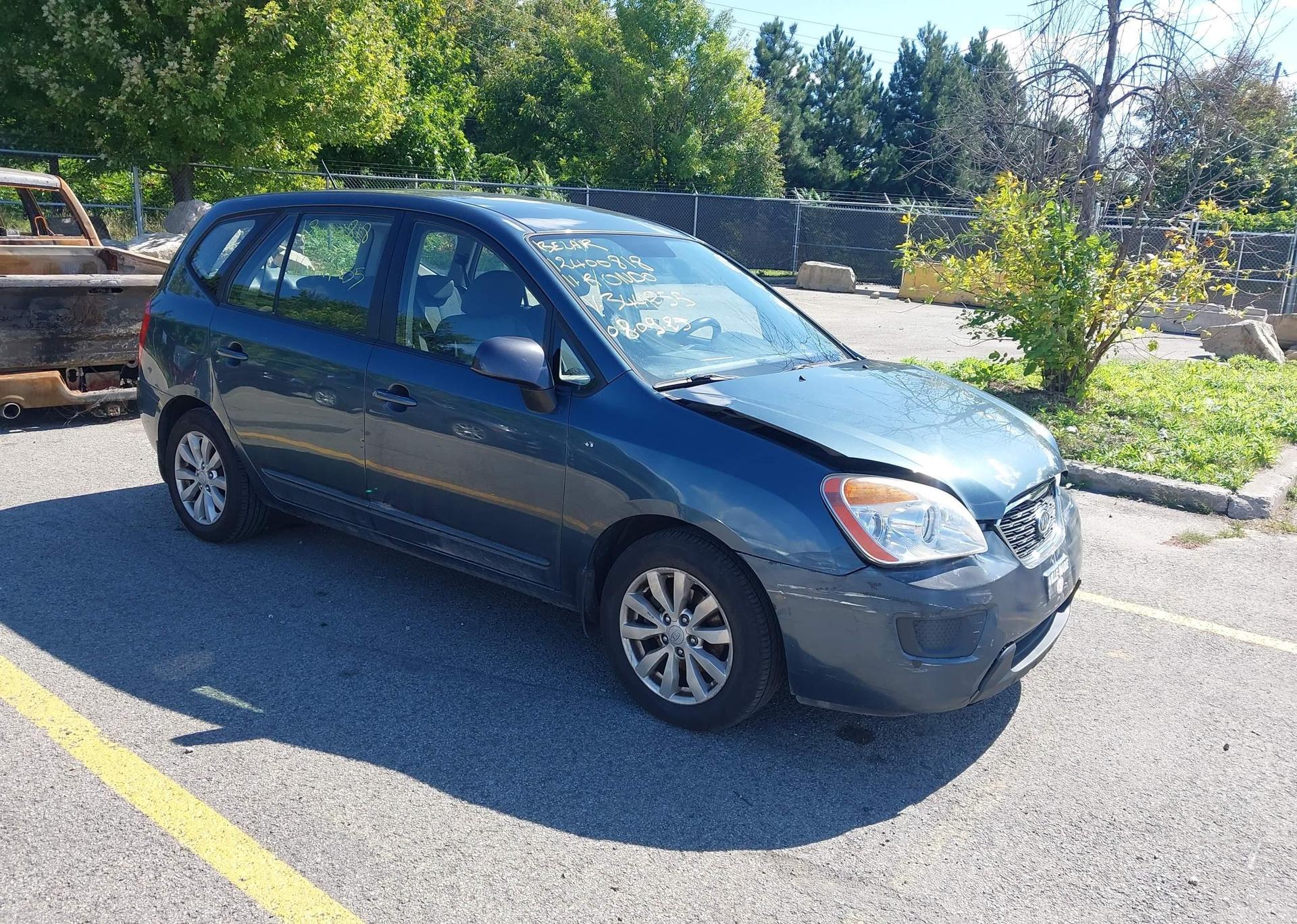 2011 KIA RONDO