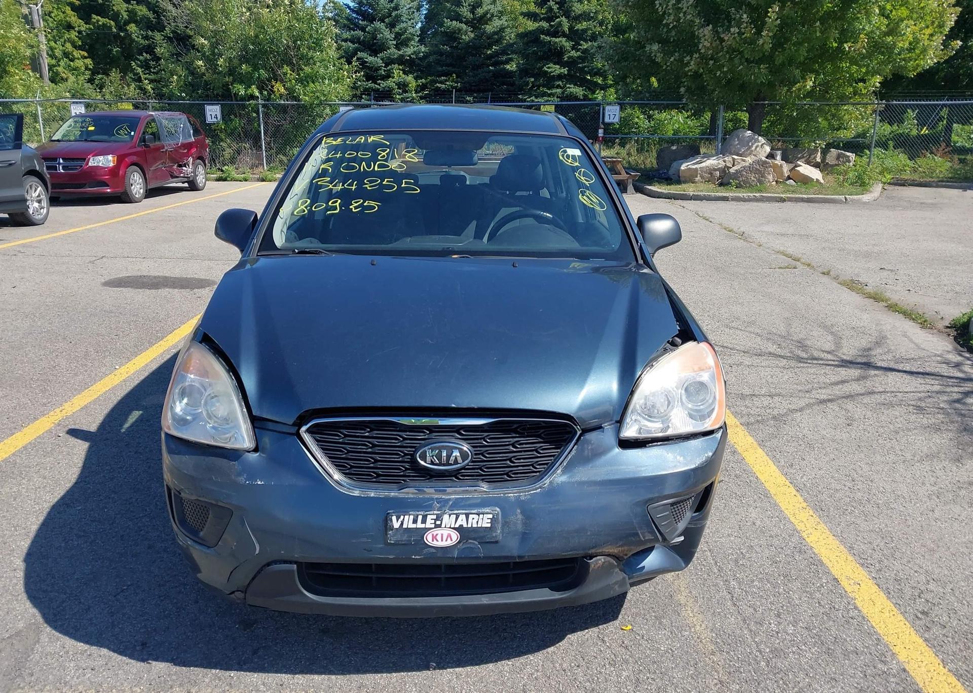2011 KIA RONDO
