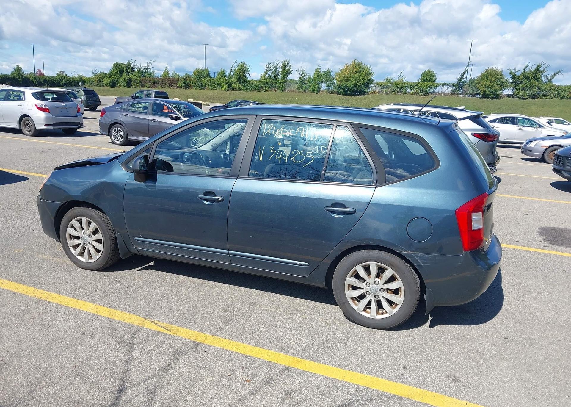 2011 KIA RONDO