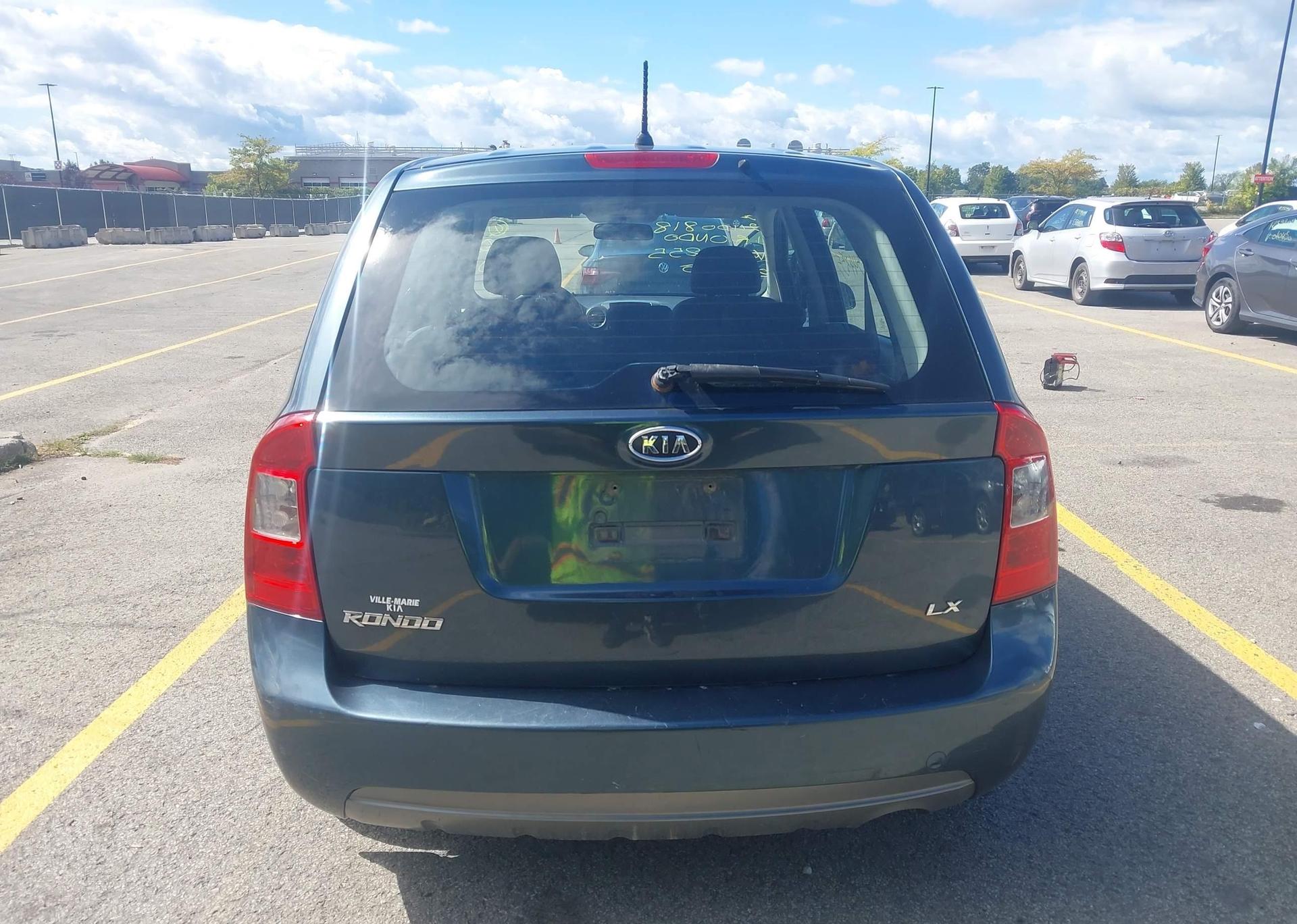2011 KIA RONDO