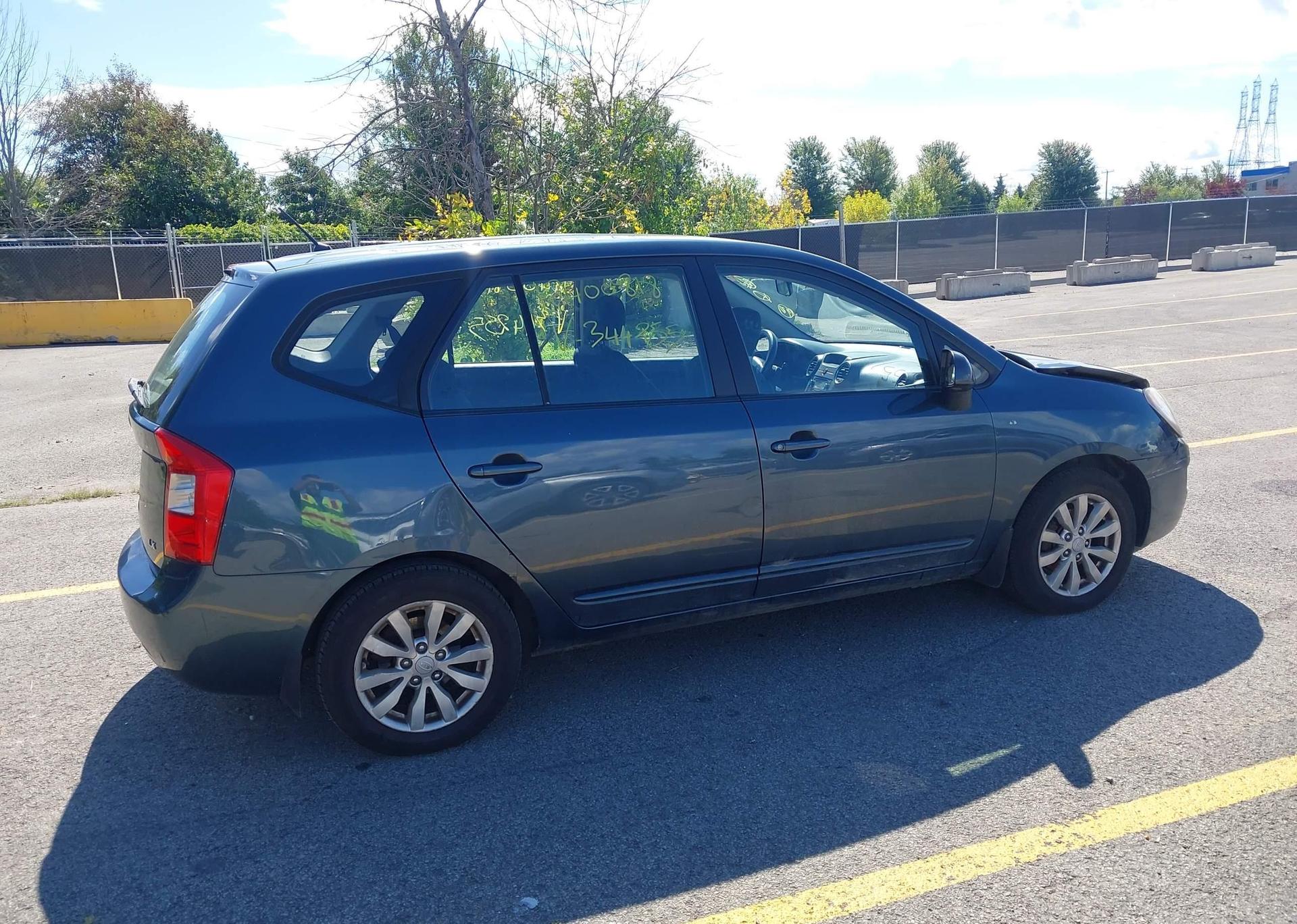2011 KIA RONDO