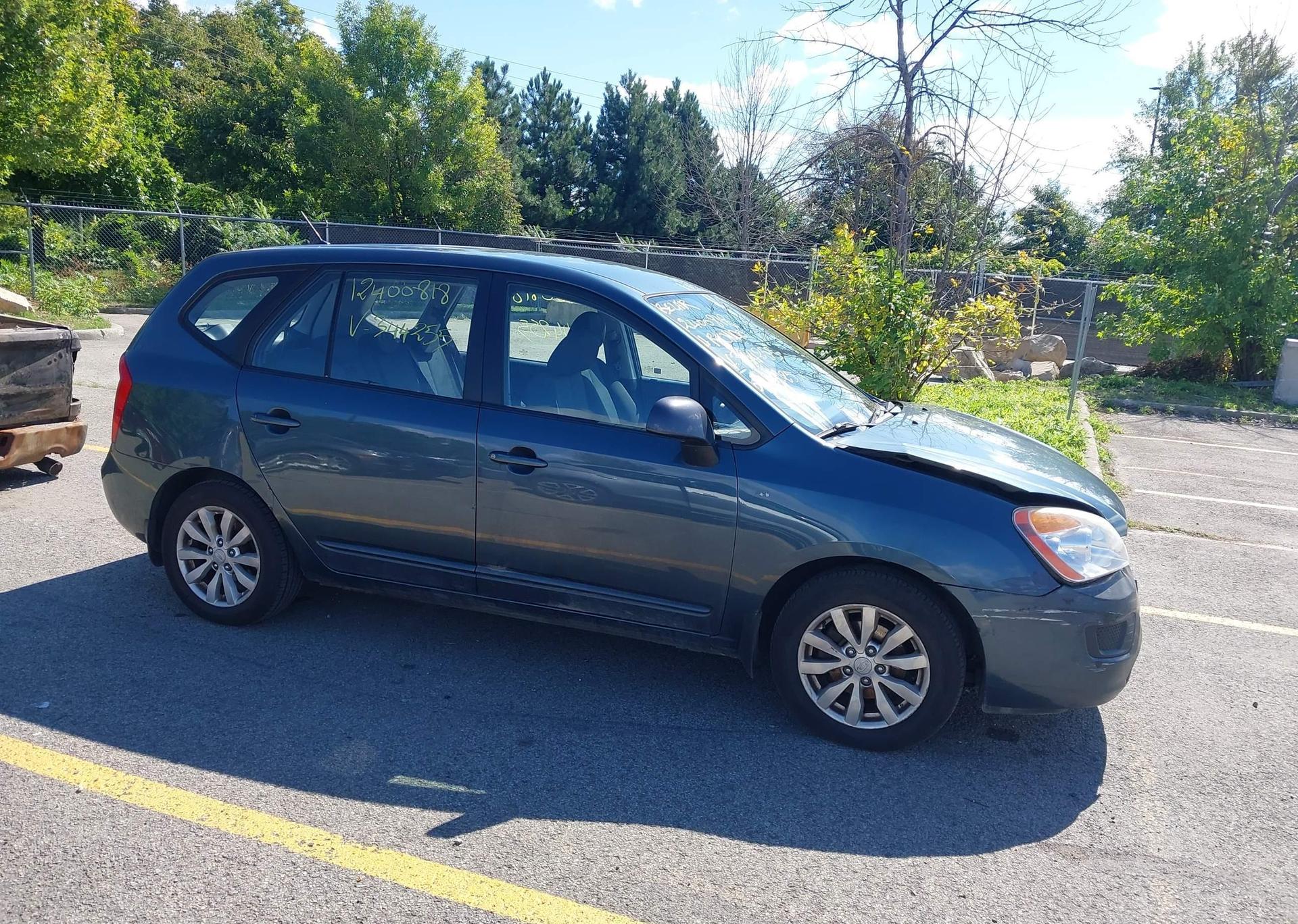 2011 KIA RONDO