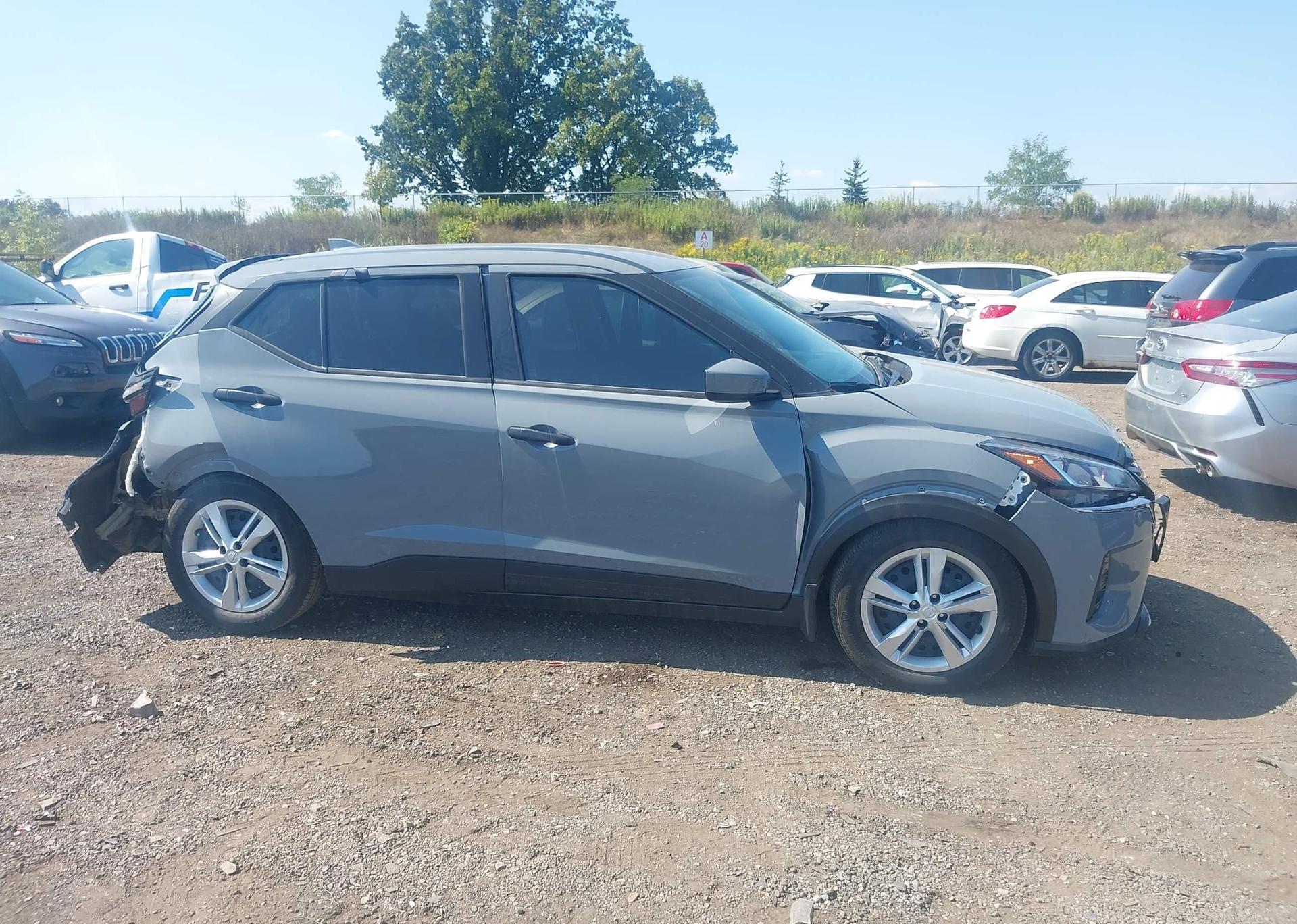 2022 NISSAN KICKS S