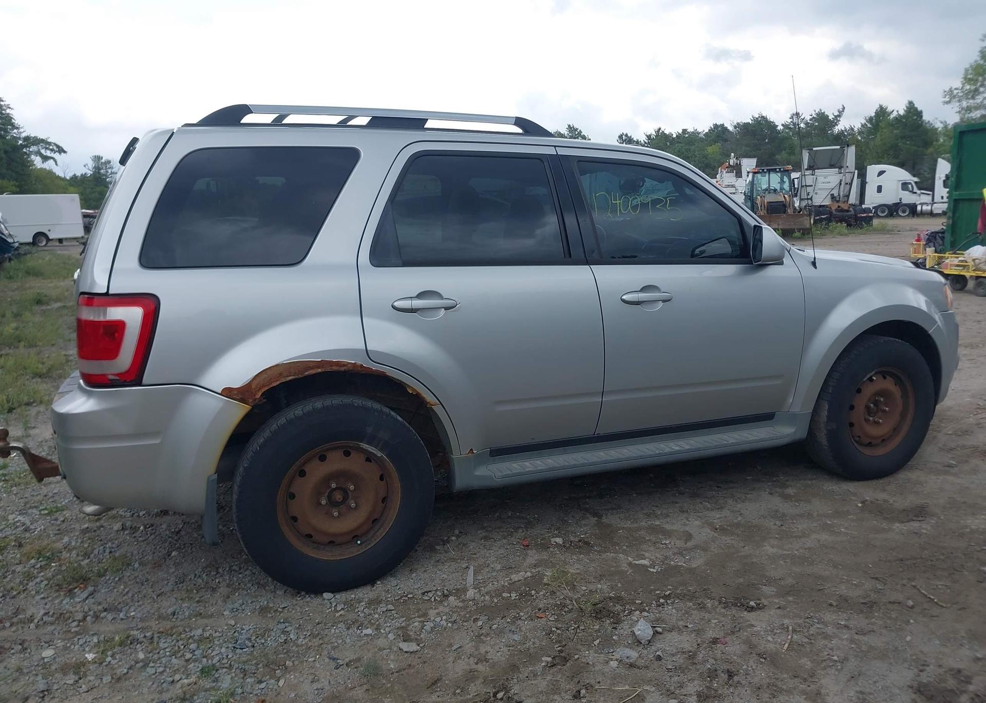 2011 FORD ESCAPE LIMITED