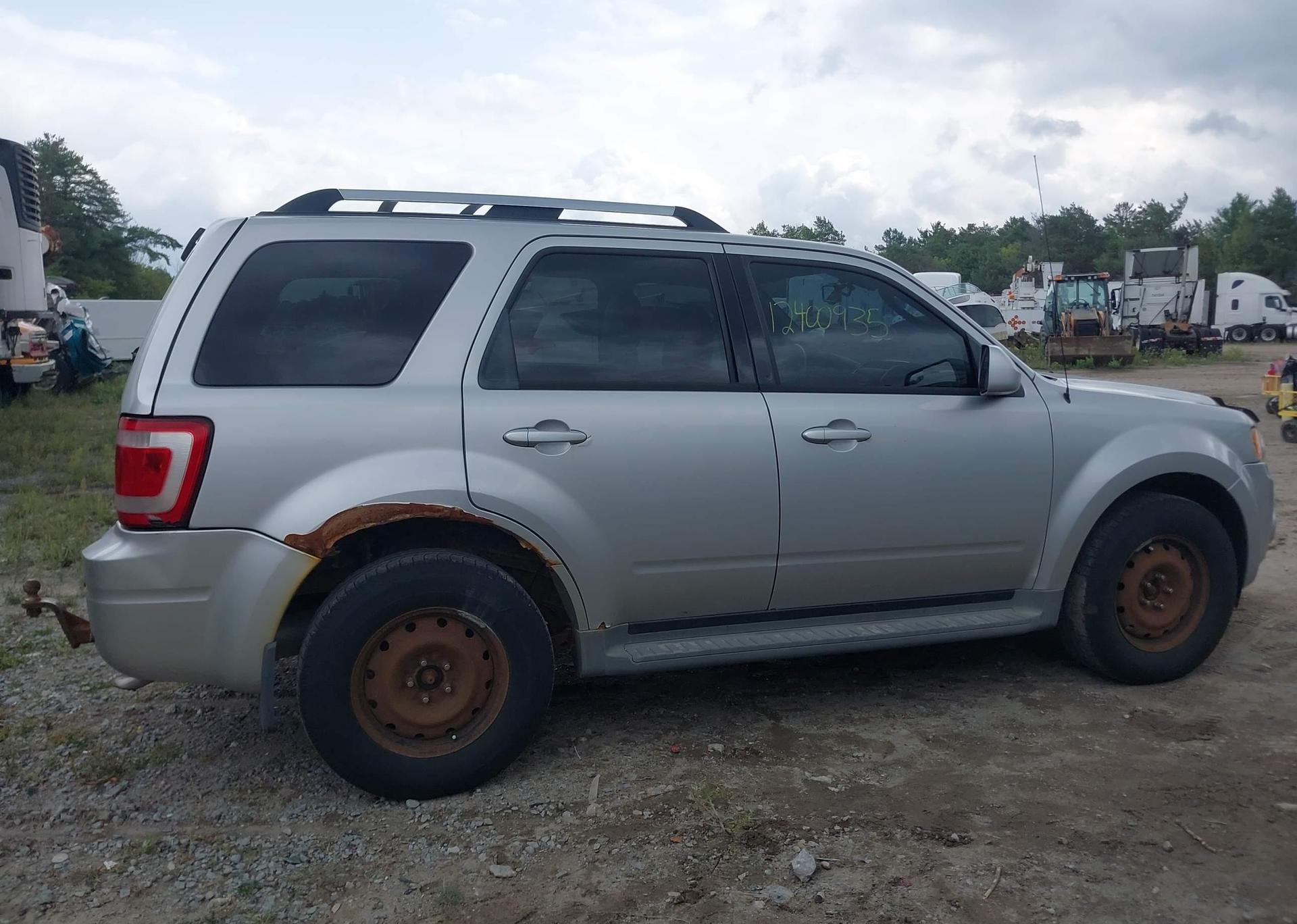 2011 FORD ESCAPE LIMITED