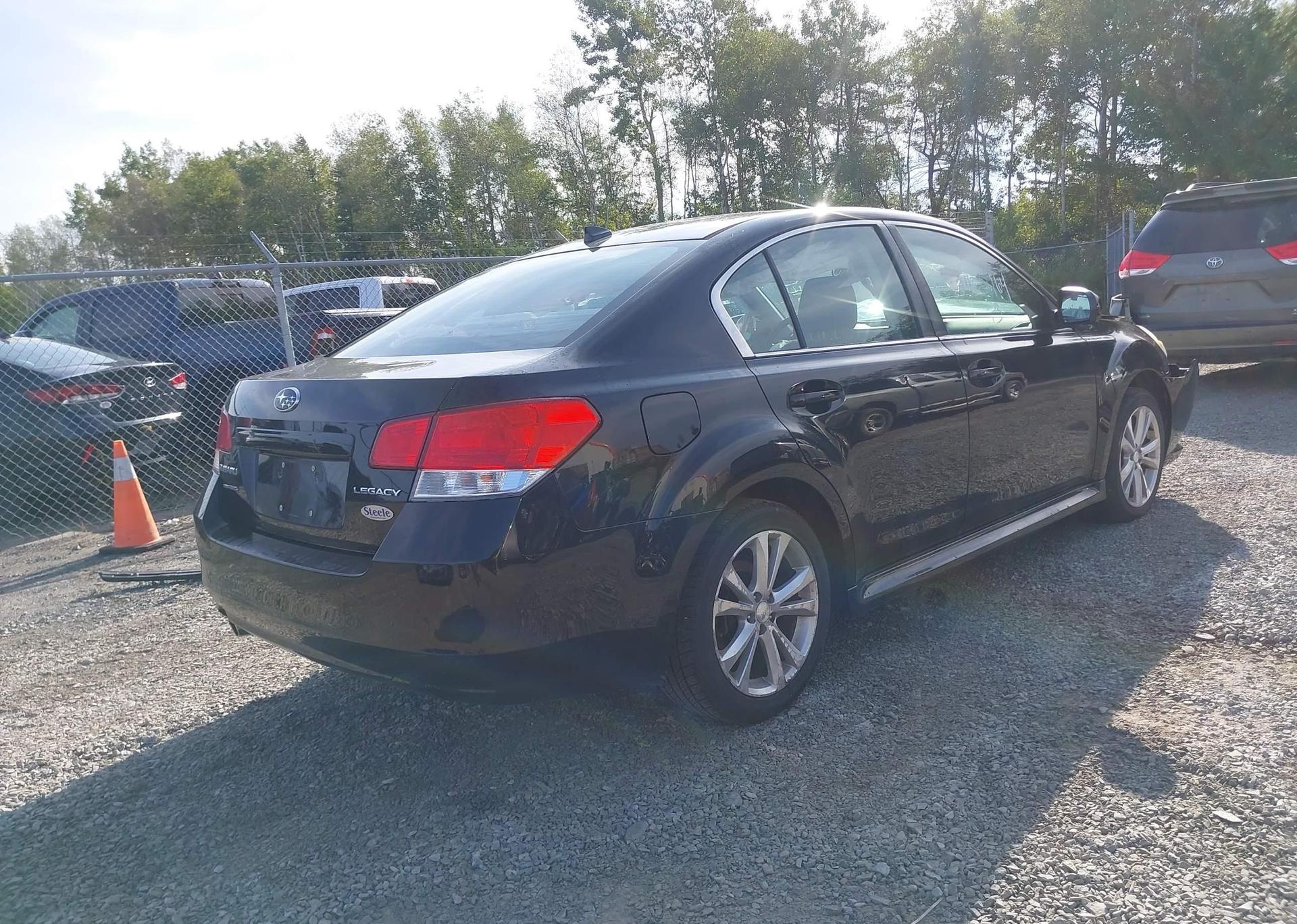 2013 SUBARU LEGACY 2.5I LIMITED