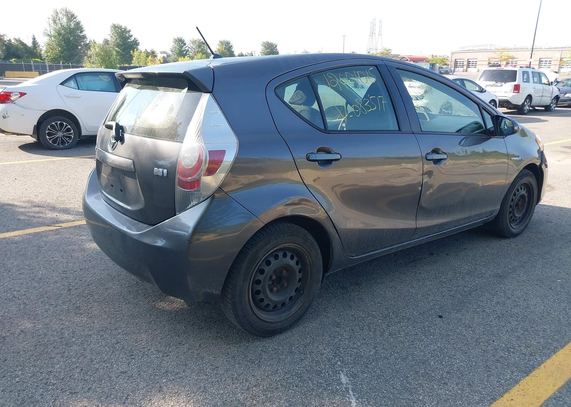 2014 TOYOTA Prius c