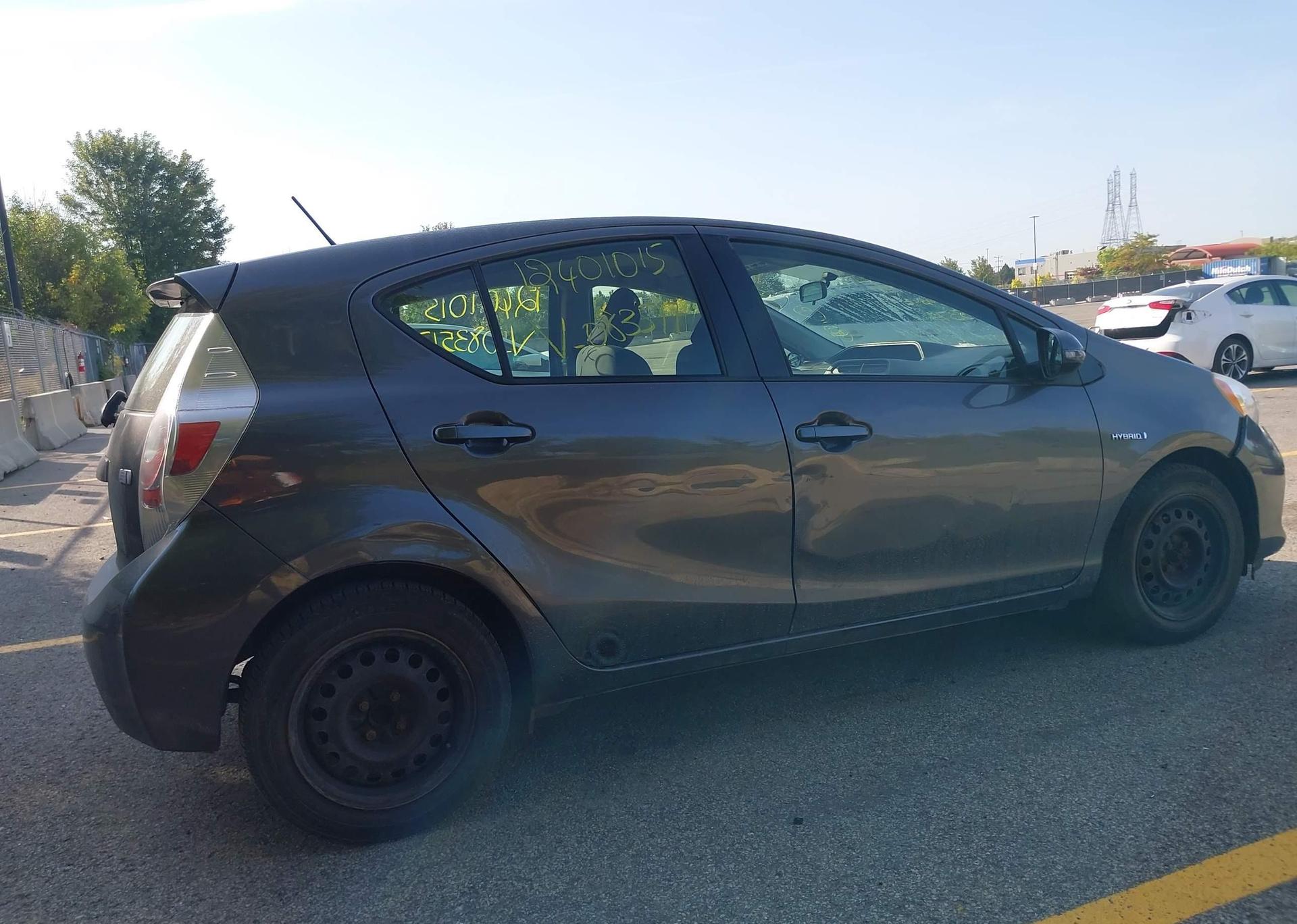 2014 TOYOTA Prius c