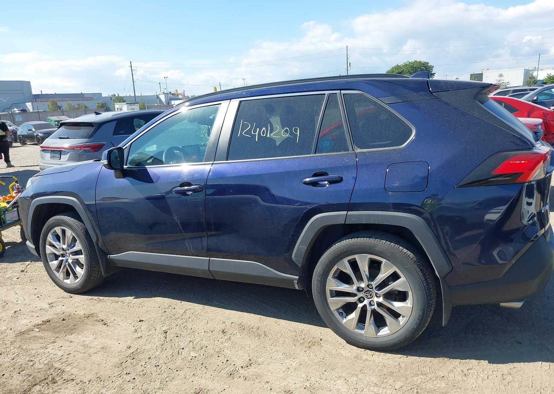 2021 TOYOTA RAV4 XLE