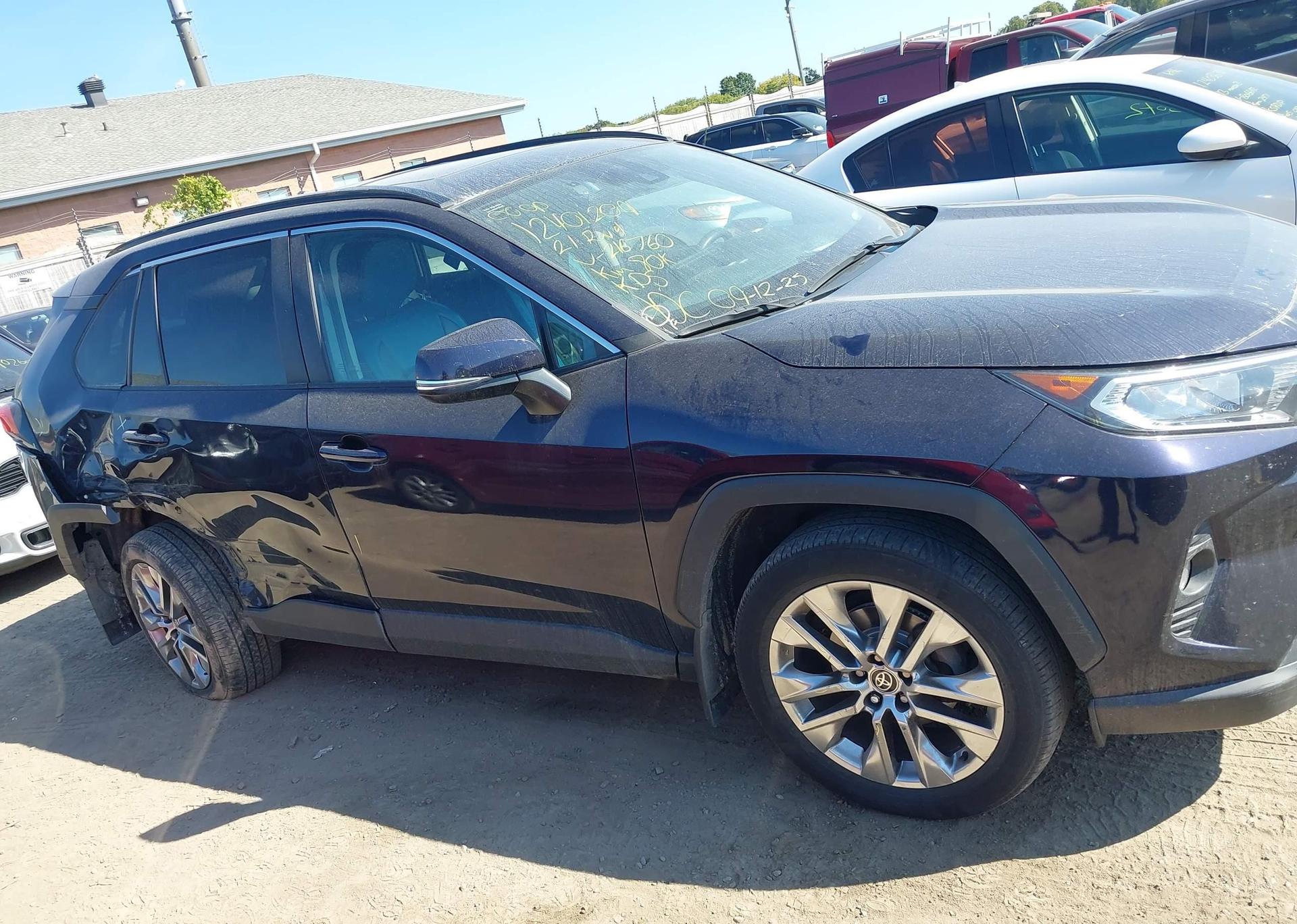 2021 TOYOTA RAV4 XLE