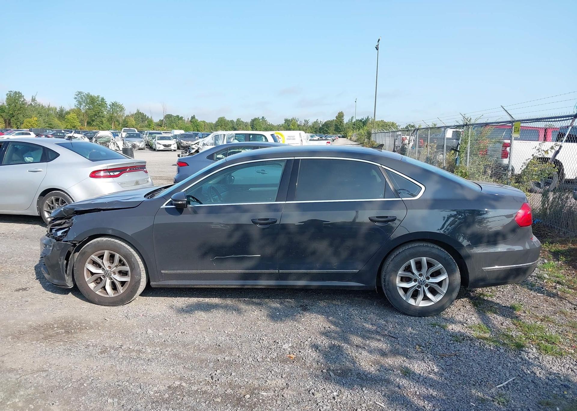 2016 VOLKSWAGEN PASSAT