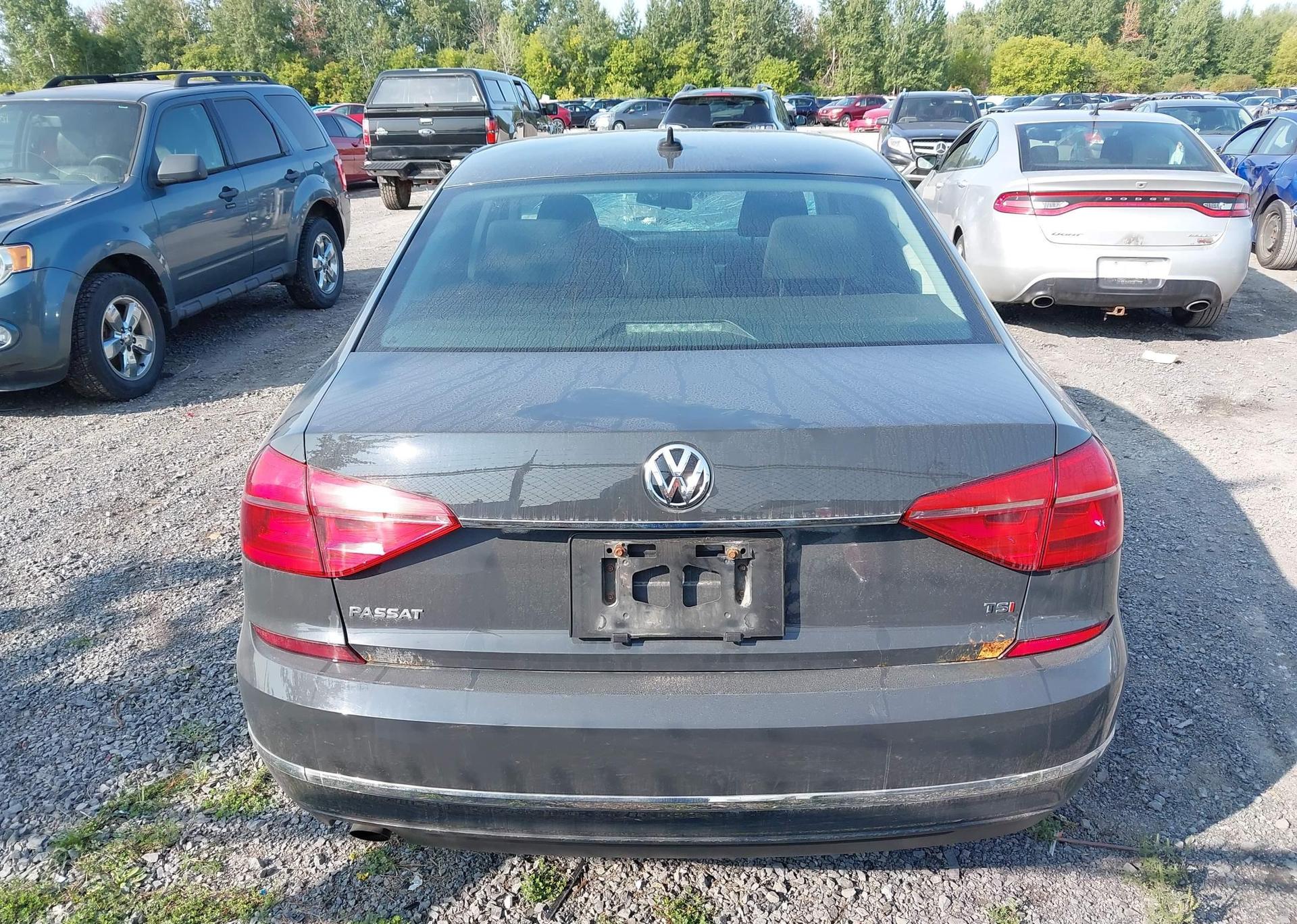 2016 VOLKSWAGEN PASSAT