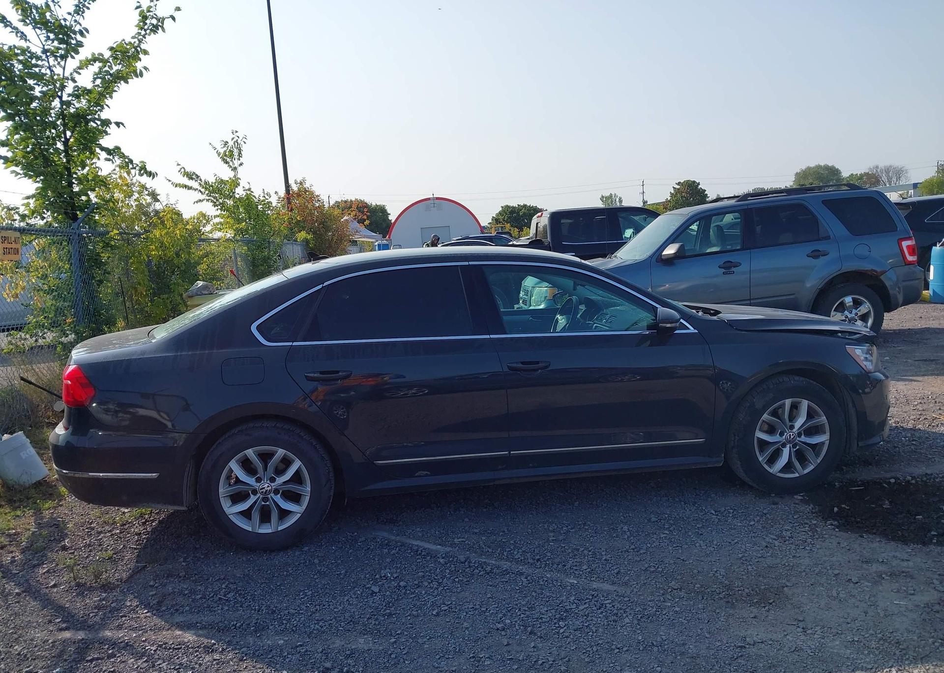 2016 VOLKSWAGEN PASSAT